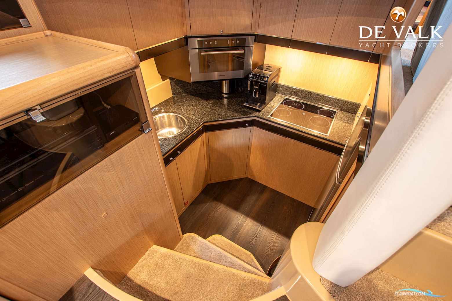 Ferretti 550