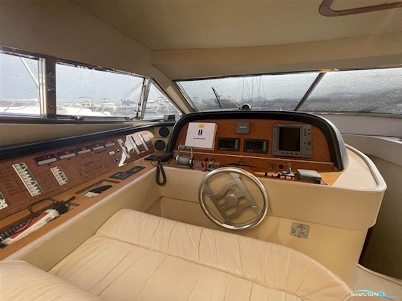 Ferretti 590