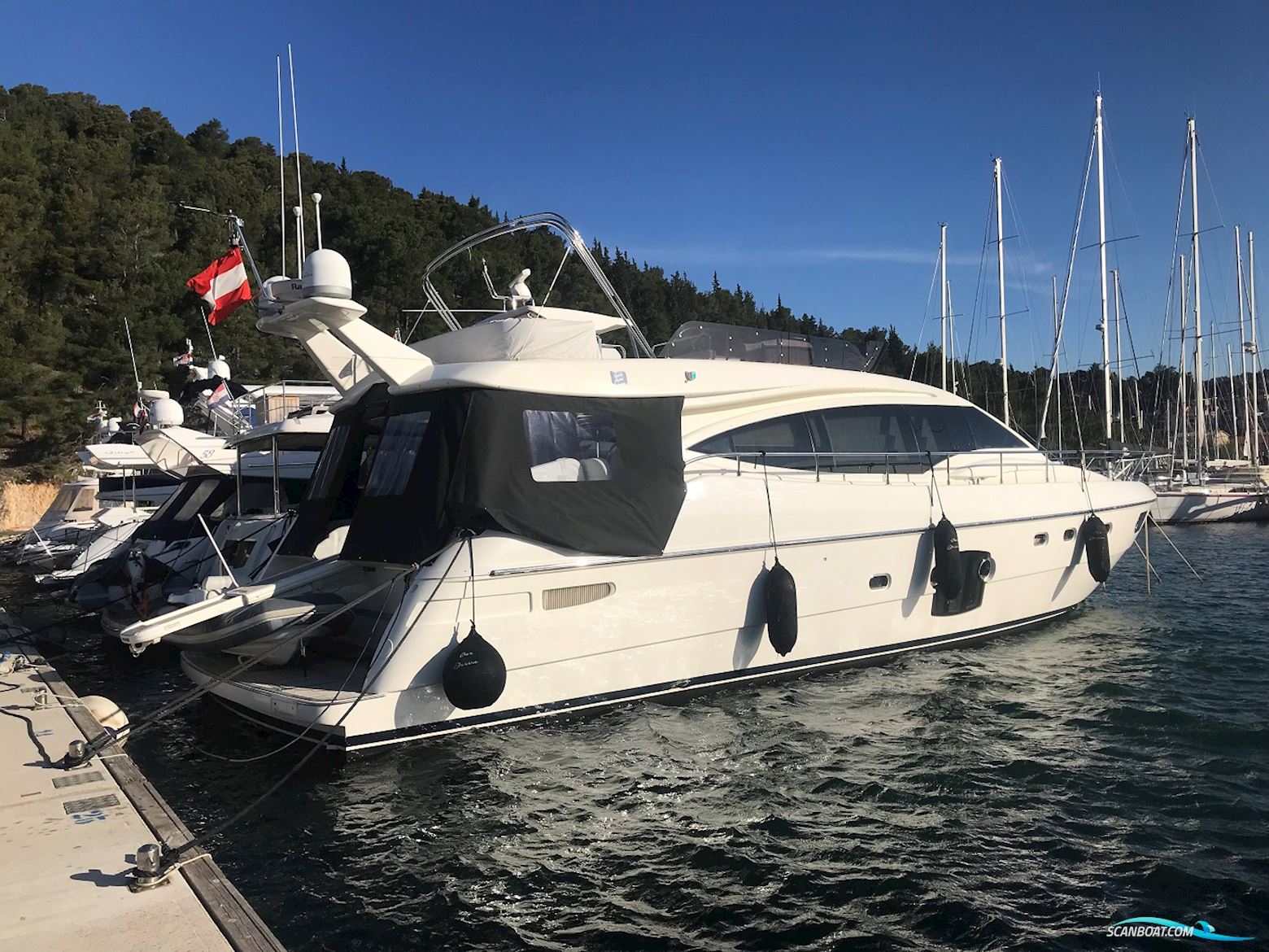 Ferretti 592