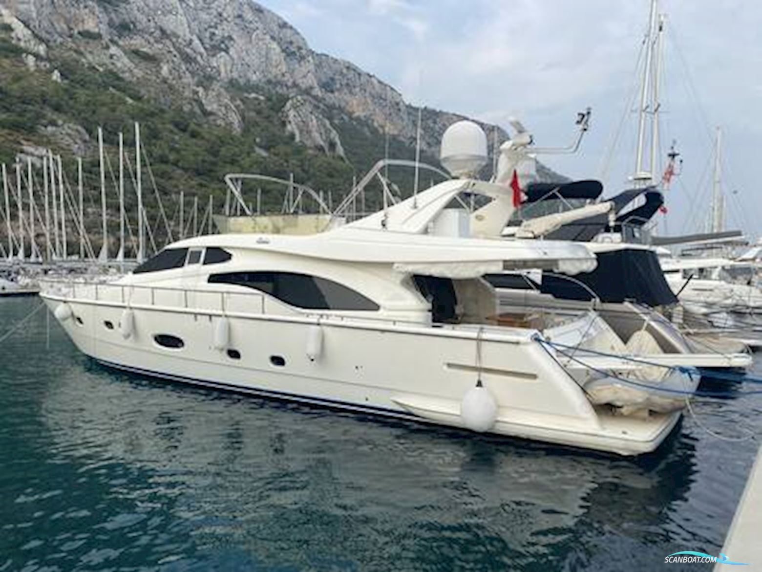 Ferretti 680 Motorbåd 2004, med Man motor, Tyrkiet