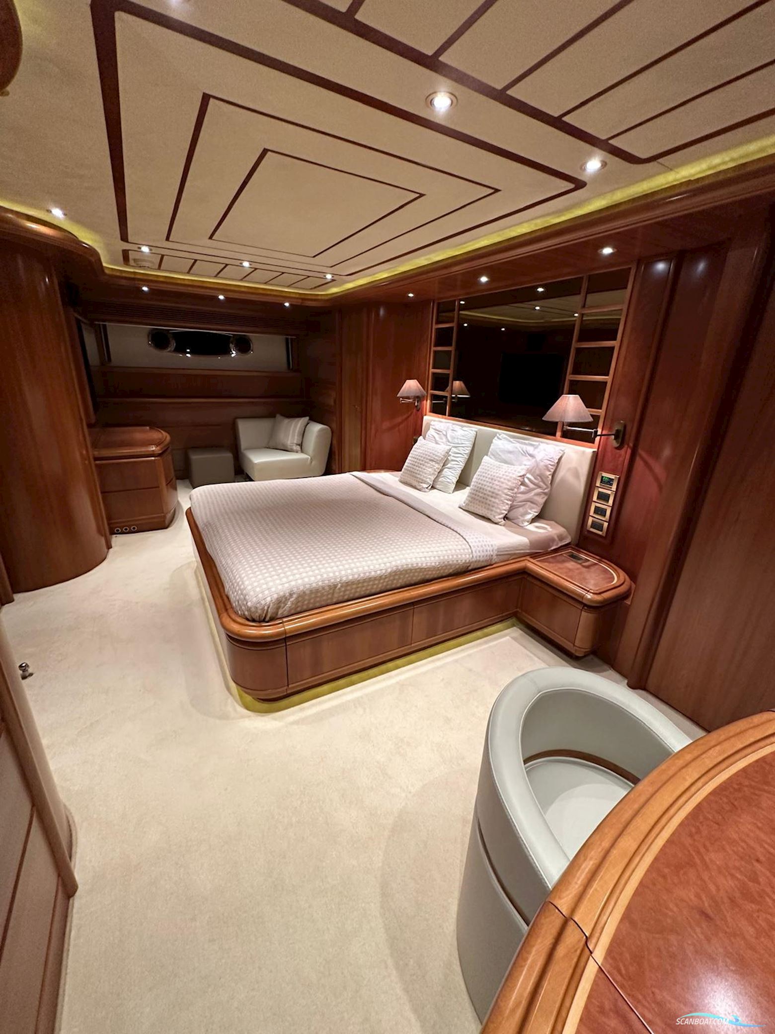 Ferretti Custom LINE 94