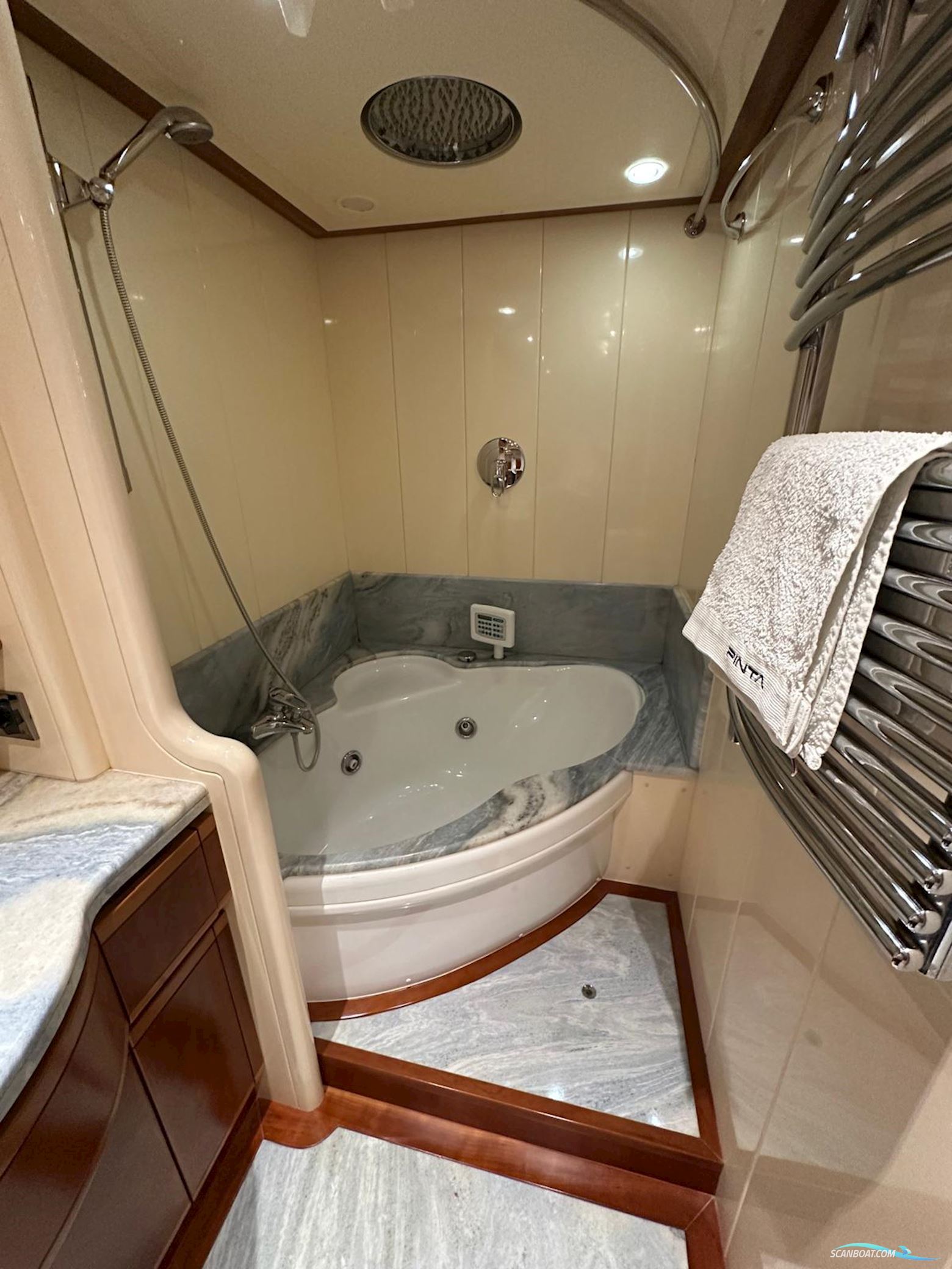 Ferretti Custom LINE 94