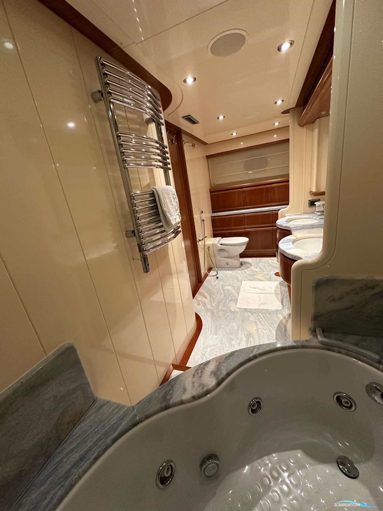 Ferretti Custom LINE 94