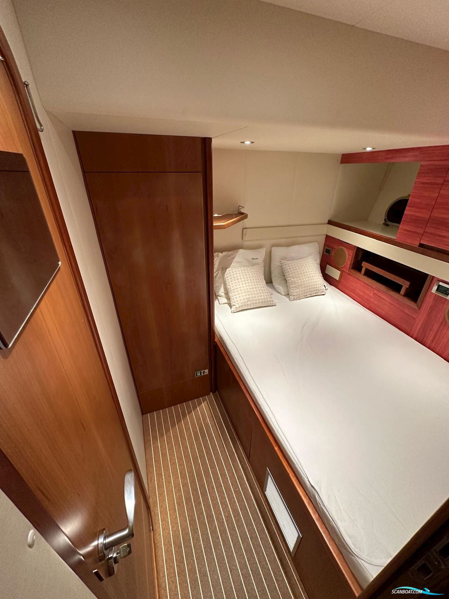 Ferretti Custom LINE 94