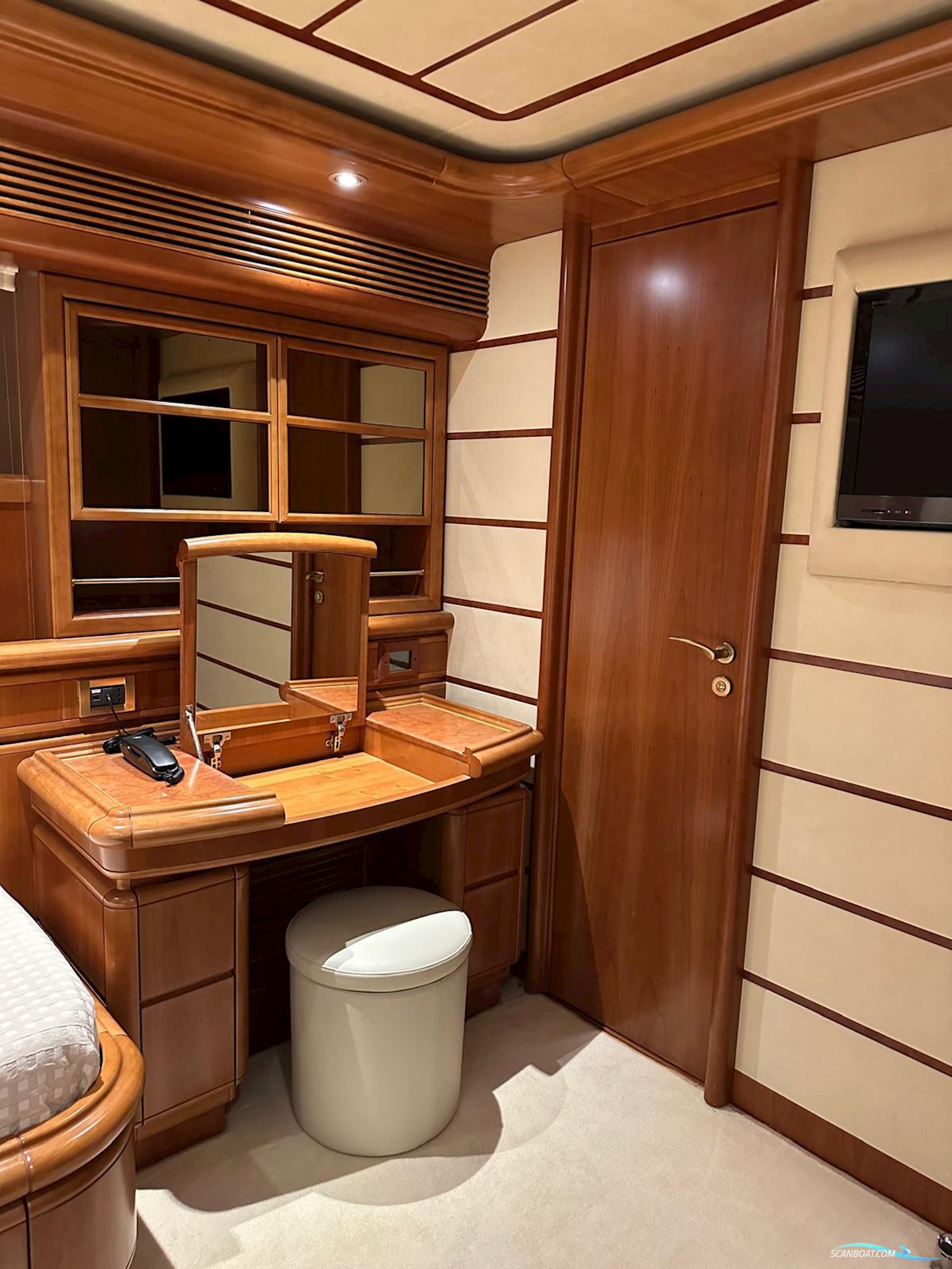 Ferretti Custom LINE 94