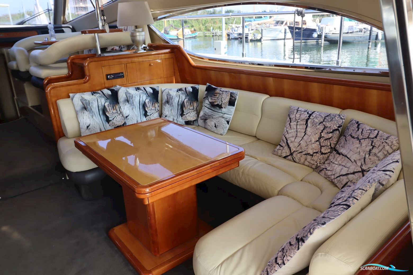 Ferretti Yachts 530