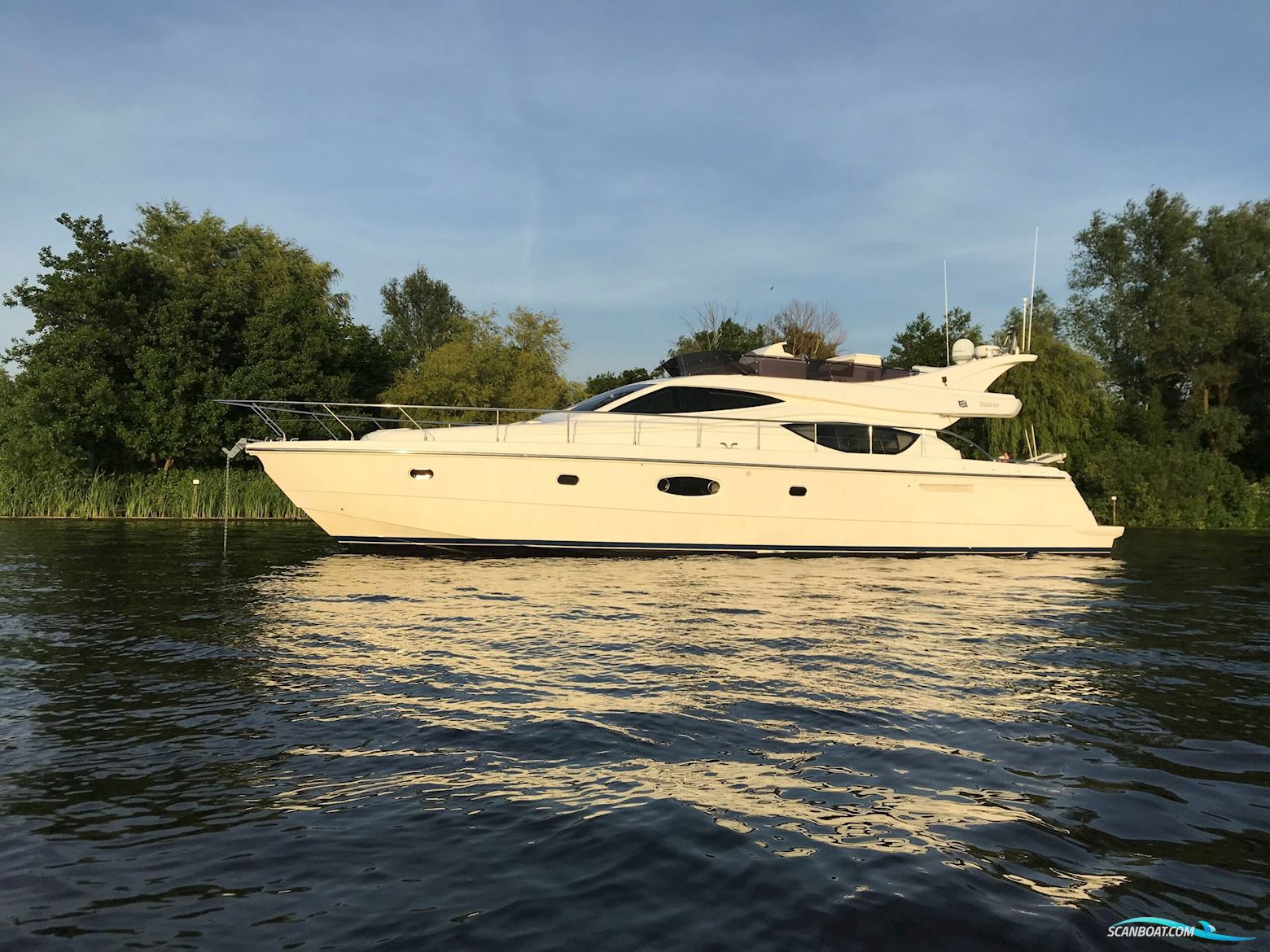 Ferretti Yachts 550 #07 Motorbåd 2005, Holland