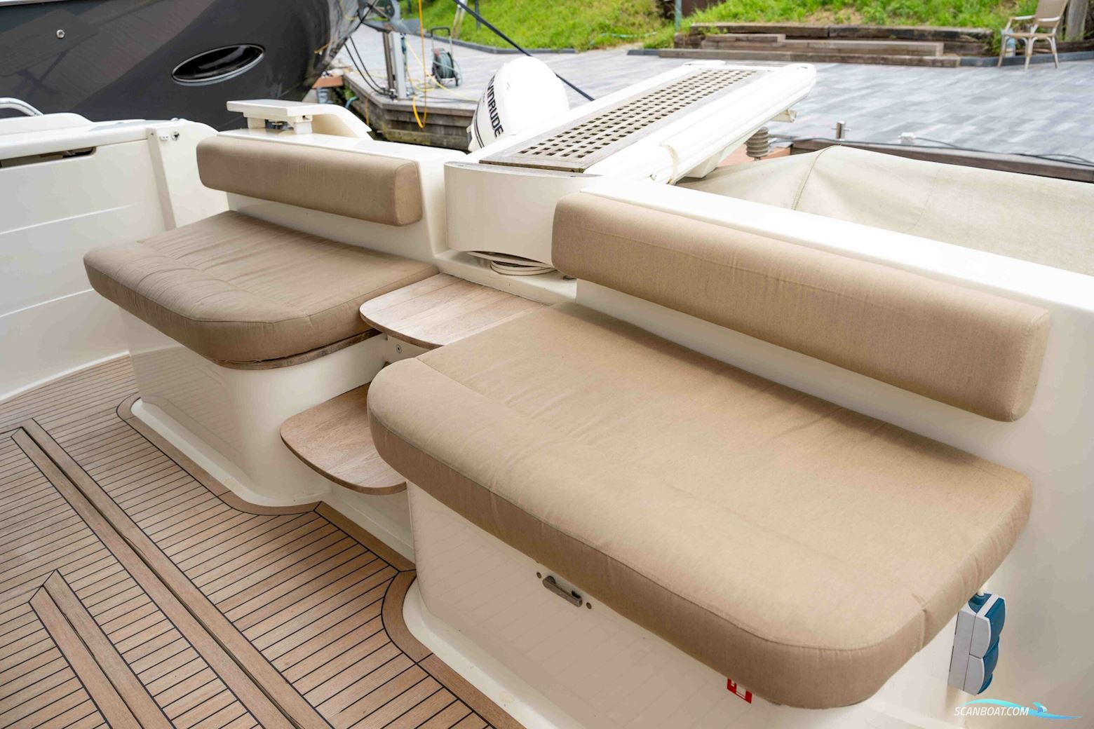 Ferretti Yachts 550