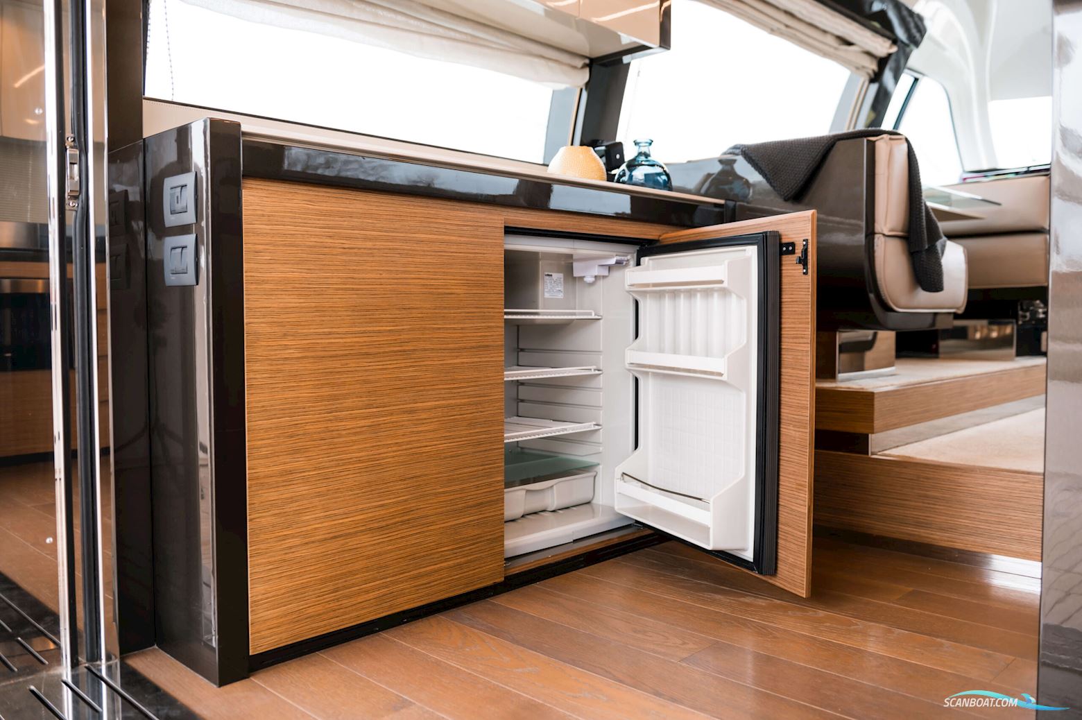 Ferretti Yachts 550