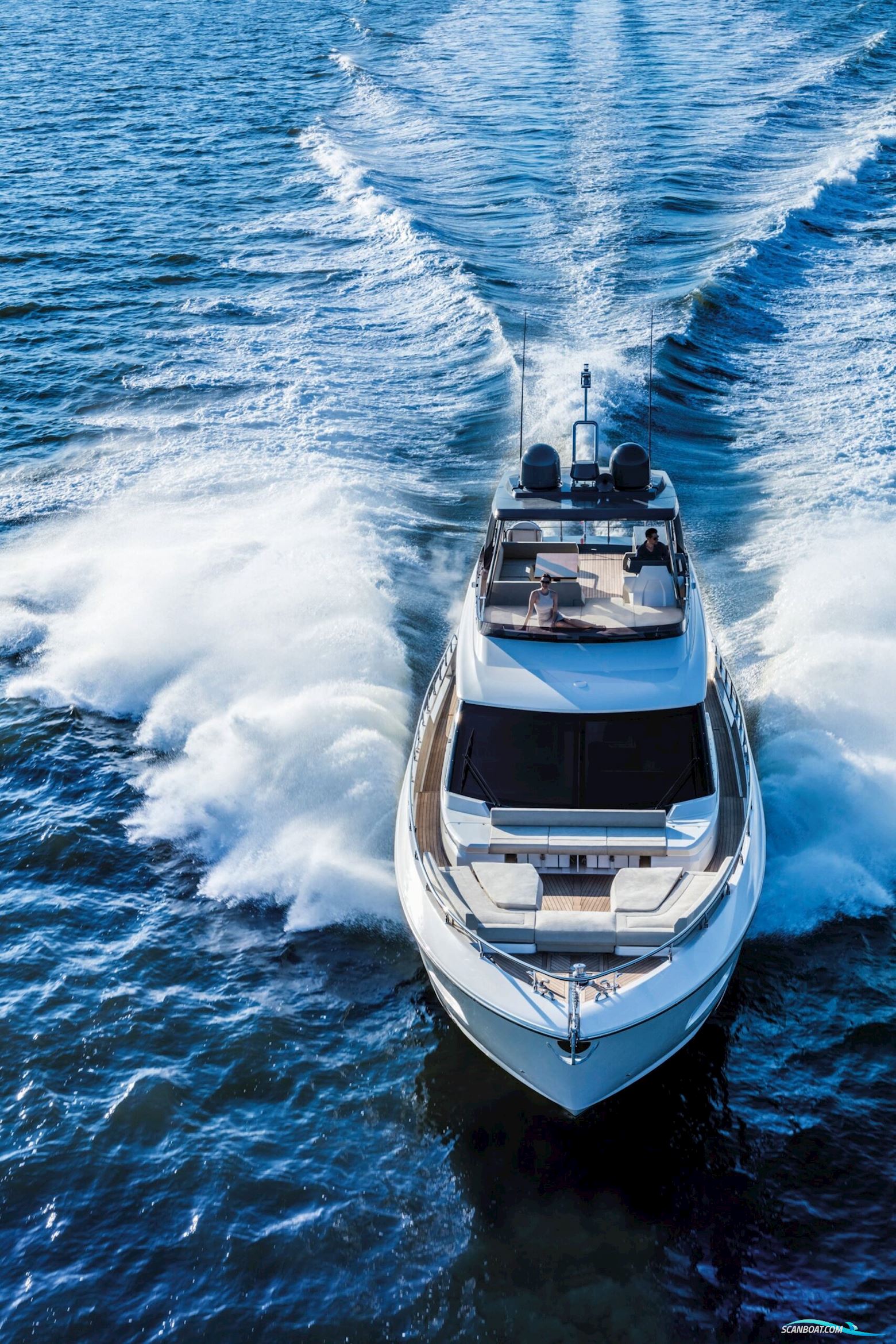 Ferretti Yachts 670
