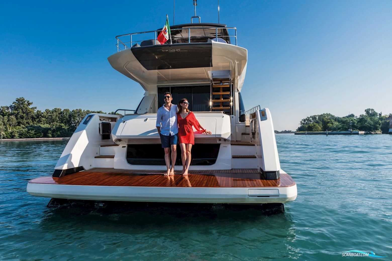 Ferretti Yachts 670