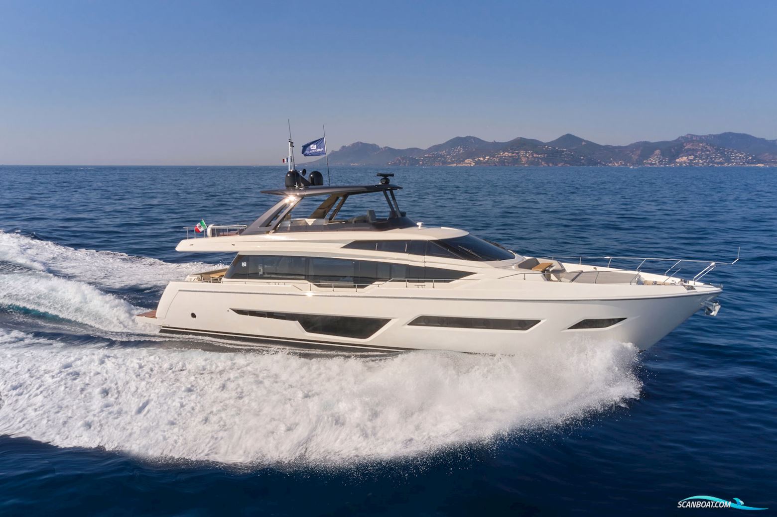 Ferretti Yachts 780