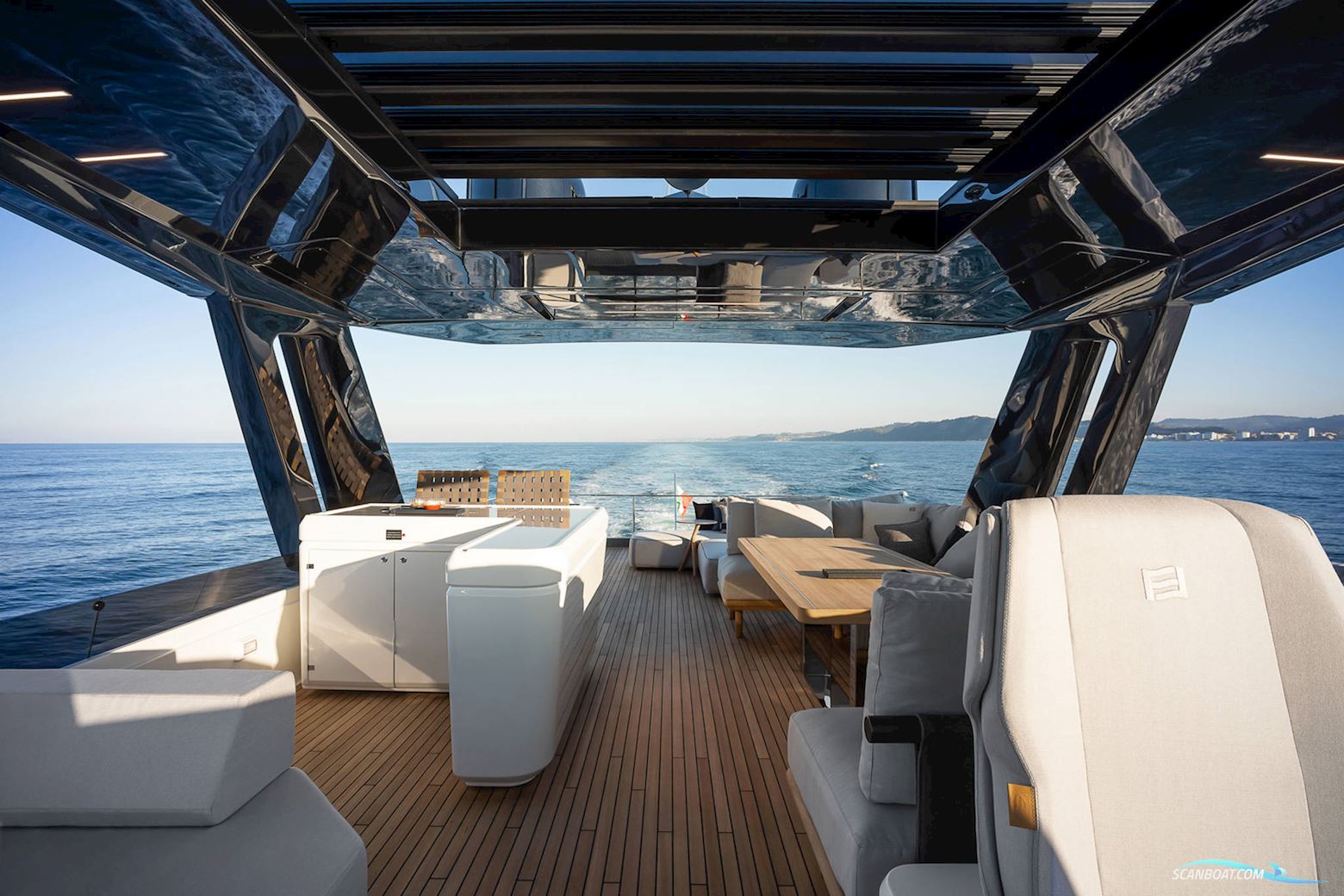 Ferretti Yachts 780