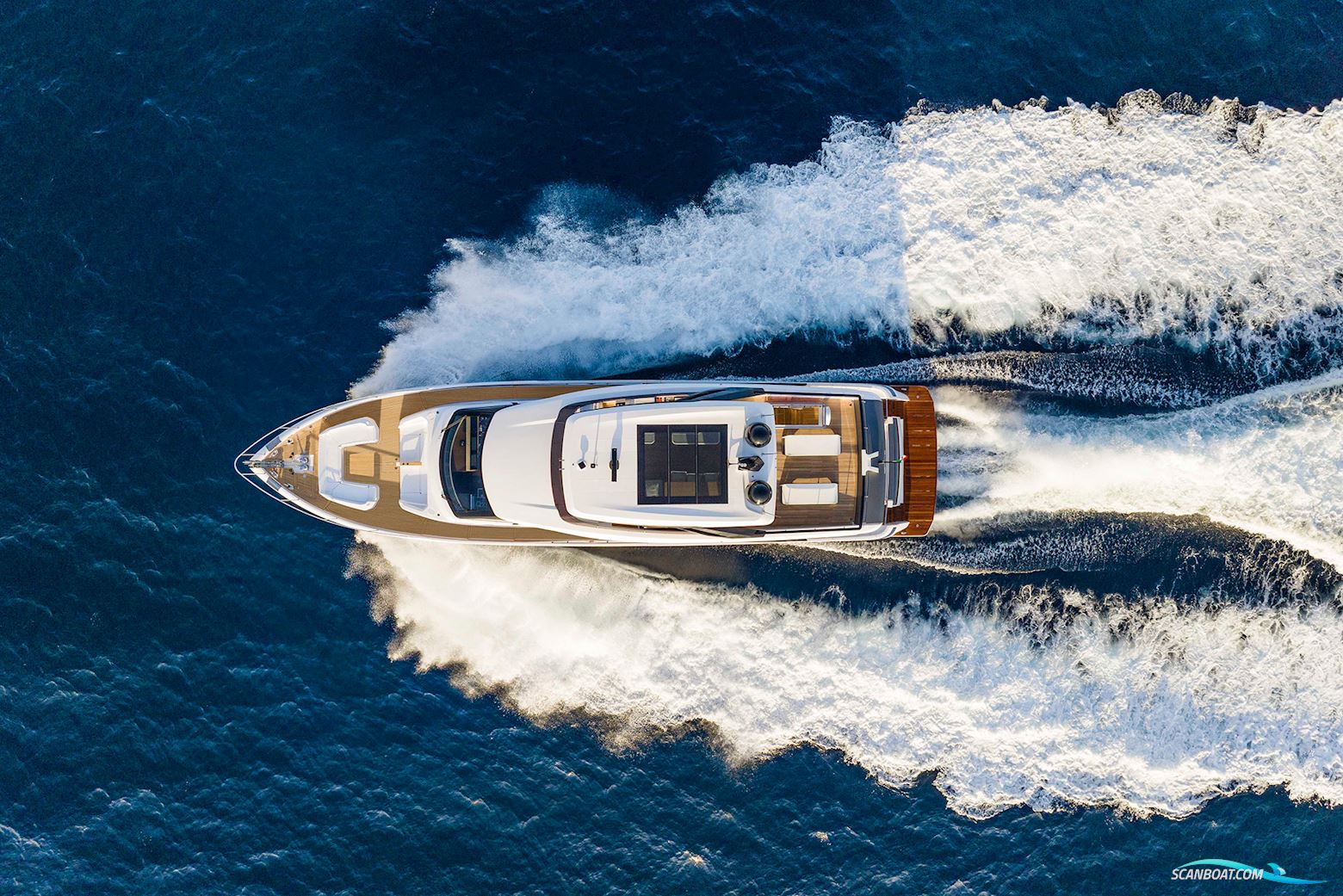 Ferretti Yachts 860