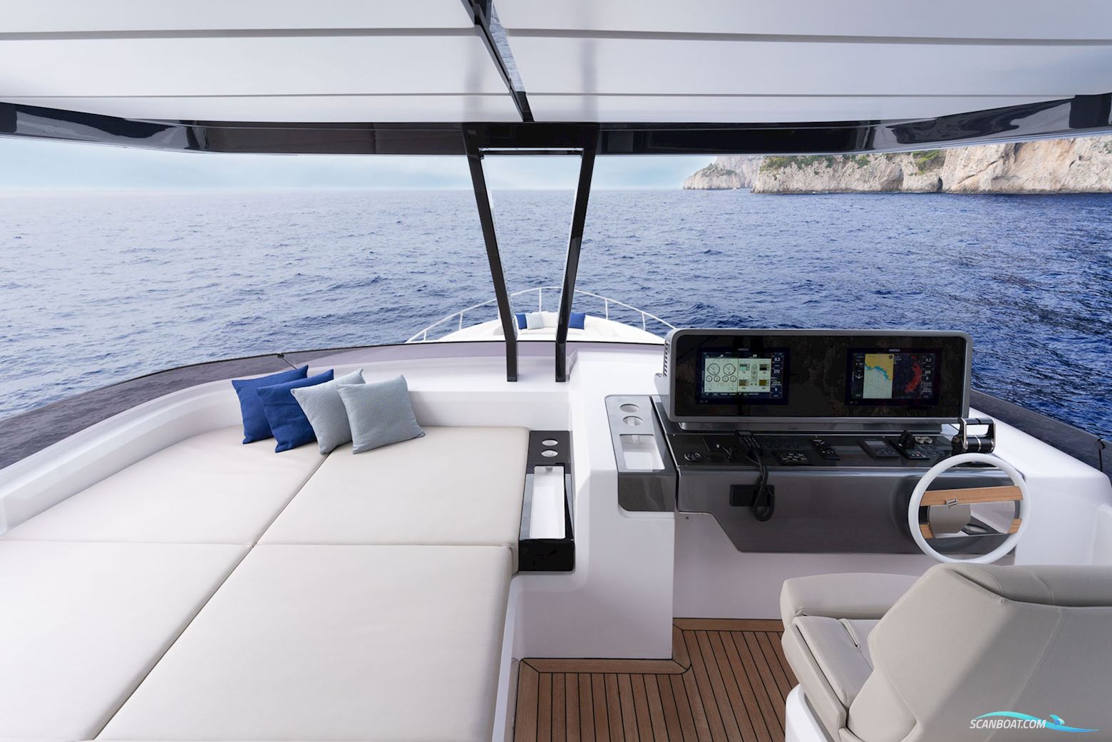 Ferretti Yachts 860
