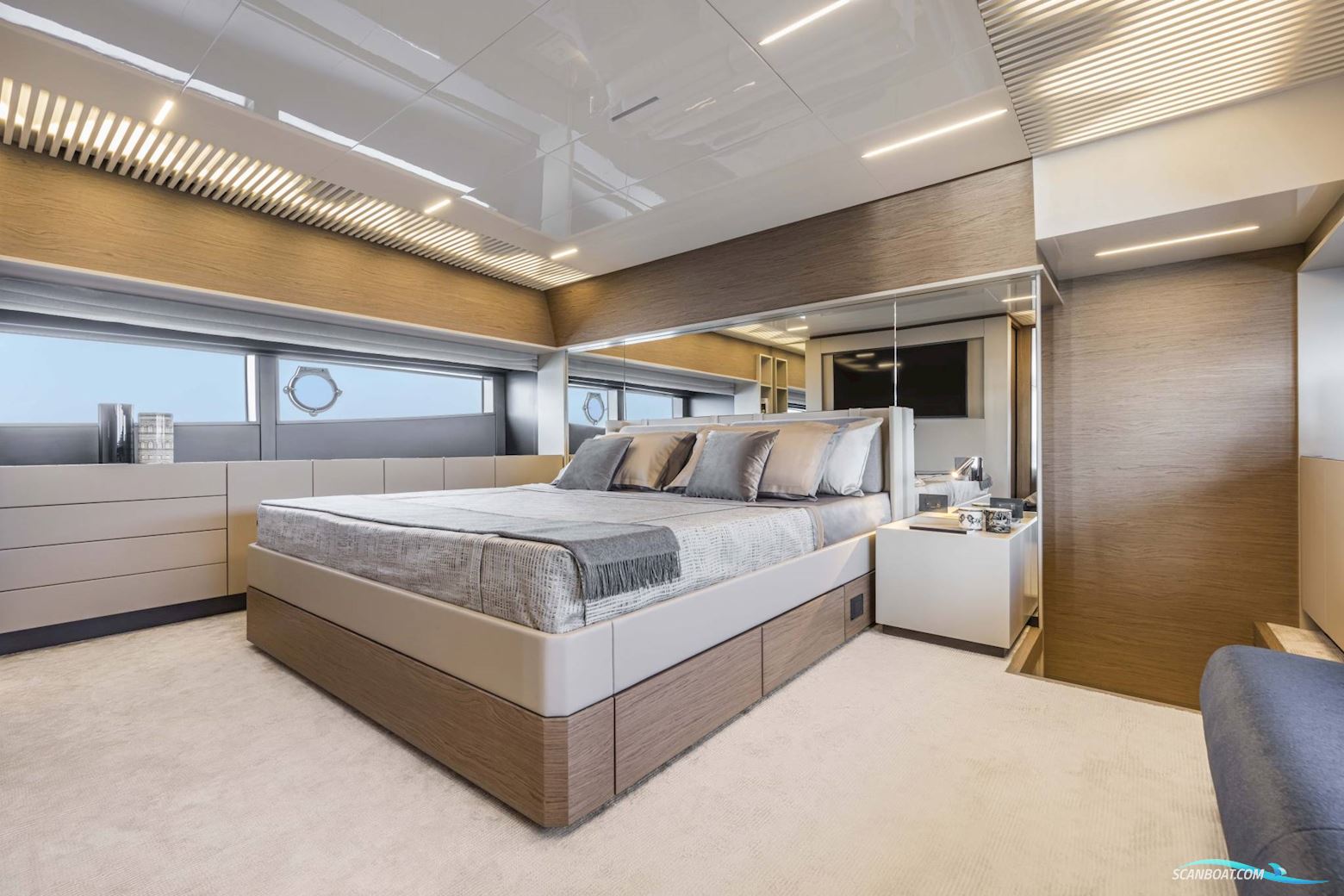 Ferretti Yachts 920