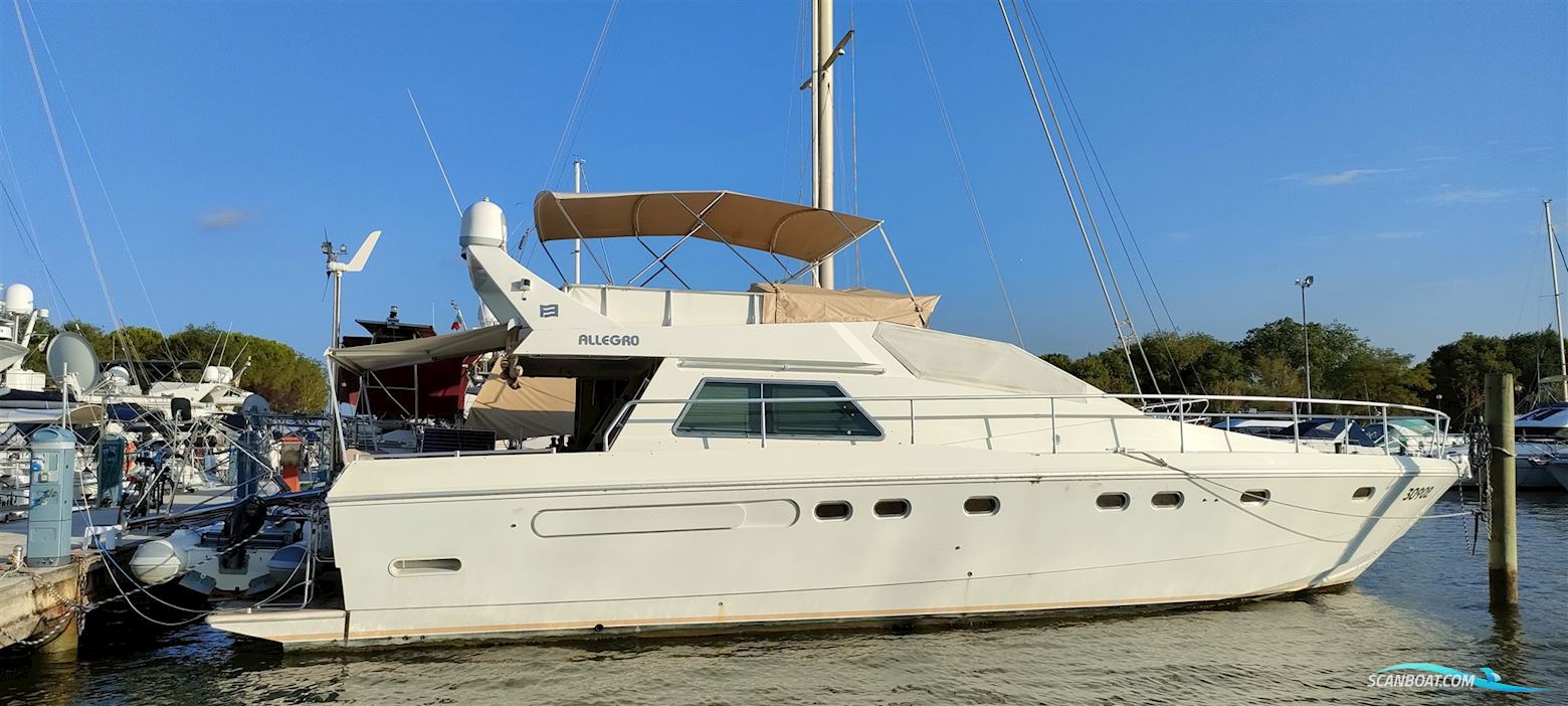 Ferretti Yachts ALTURA 52 Motorbåd 1987, med Caterpillar 3126 motor, Italien