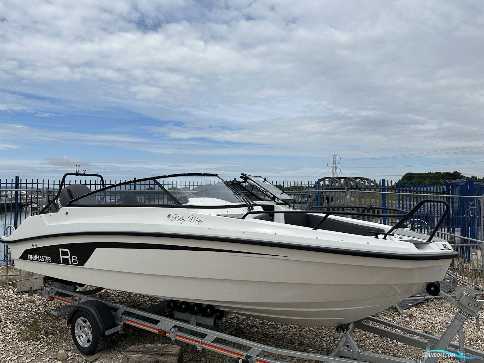 FINNMASTER R6 Bowrider Motorbåd 2024, med Yamaha motor, England