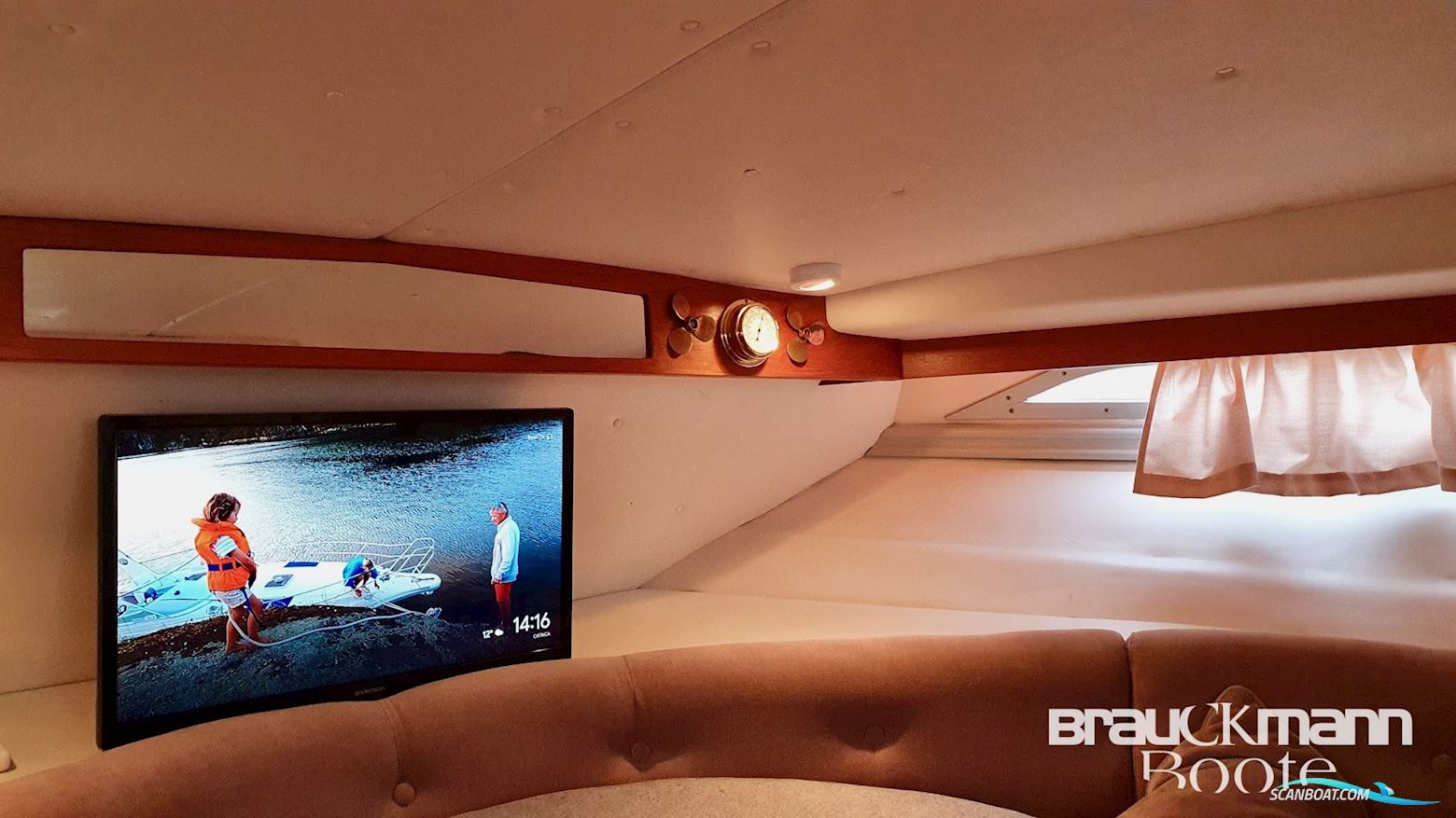 Fjord Dolphin 320