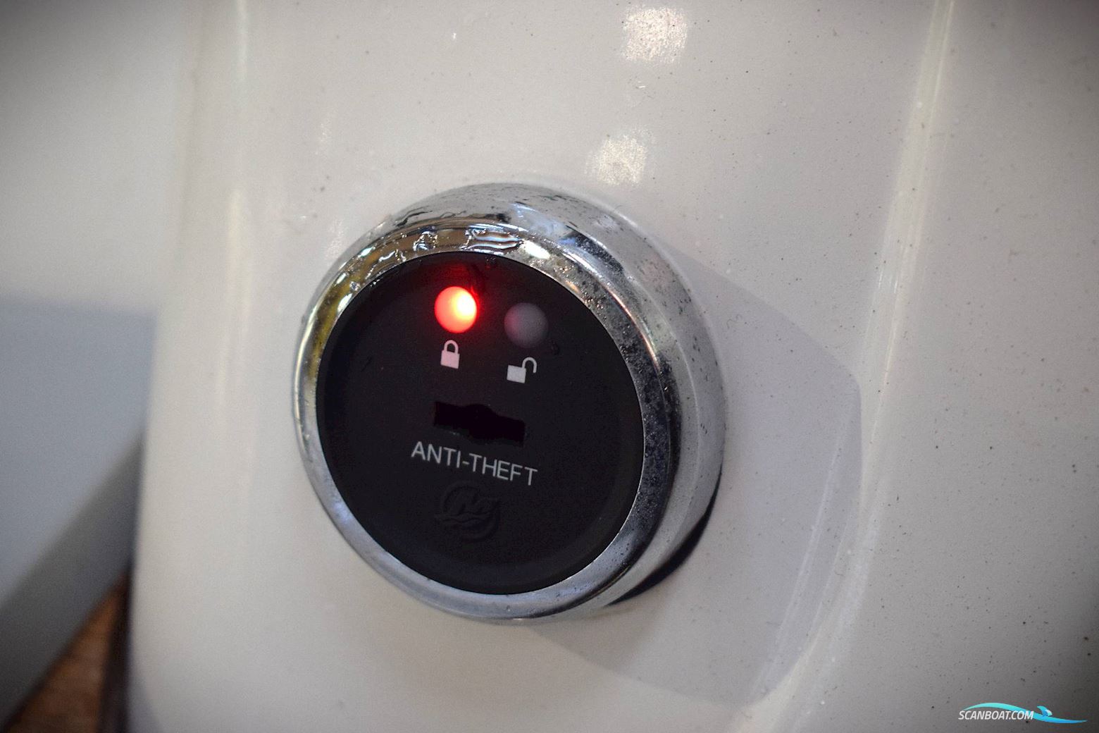 Flipper 630 DC m/ Mercury F150