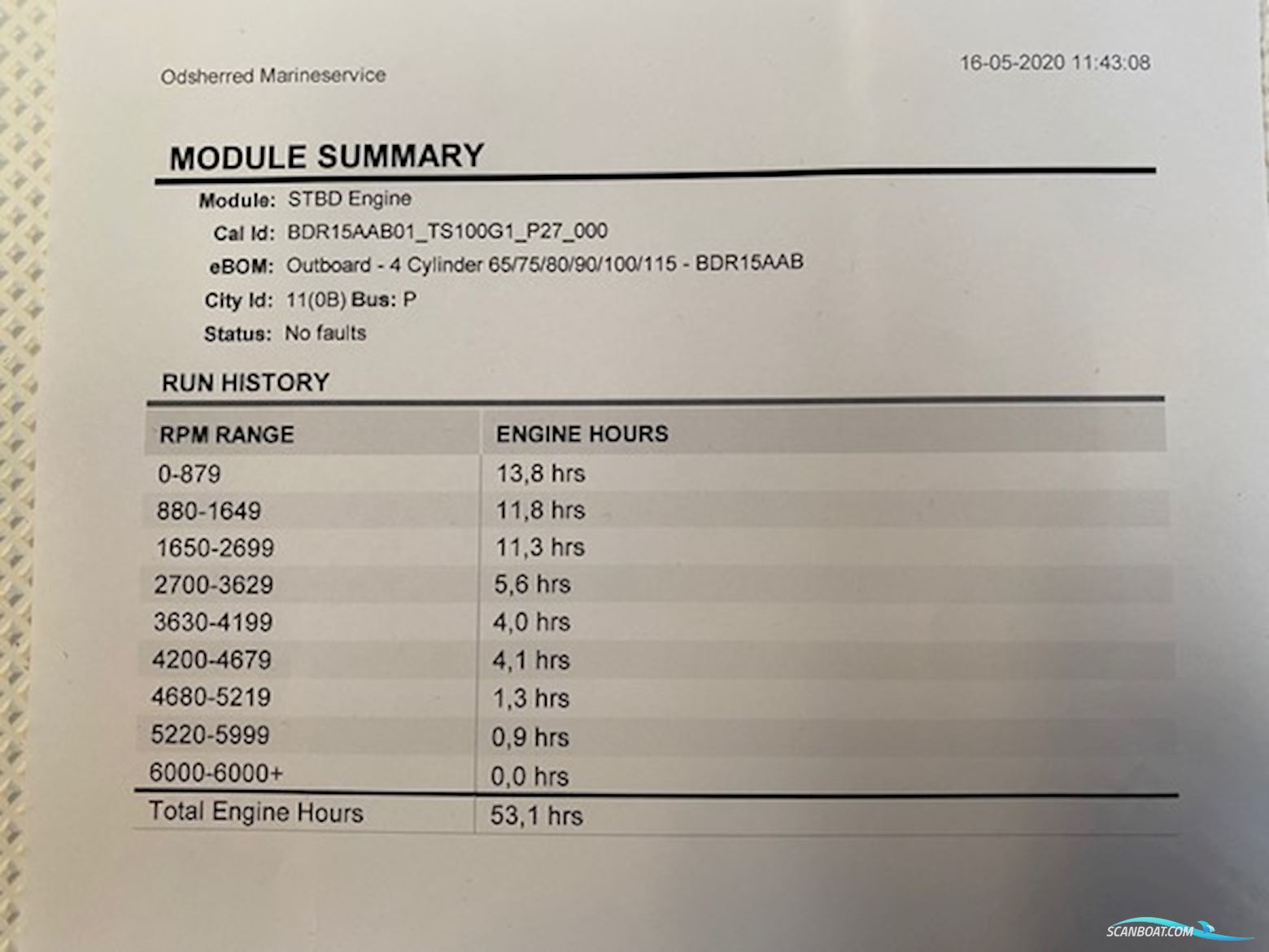 Flot Quicksilver 555 med Mercury 100 HK CT, kun 93,6 timer, SmartCraft, Simrad GO7, Fusion lydanlæg, køleskab og Flexiteak. Velholdt og vinteropbevar
