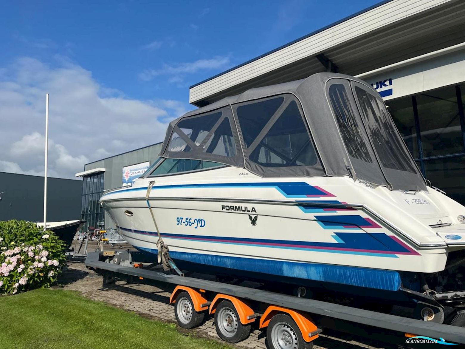 Formula  F-280 SS Cuddy cabin