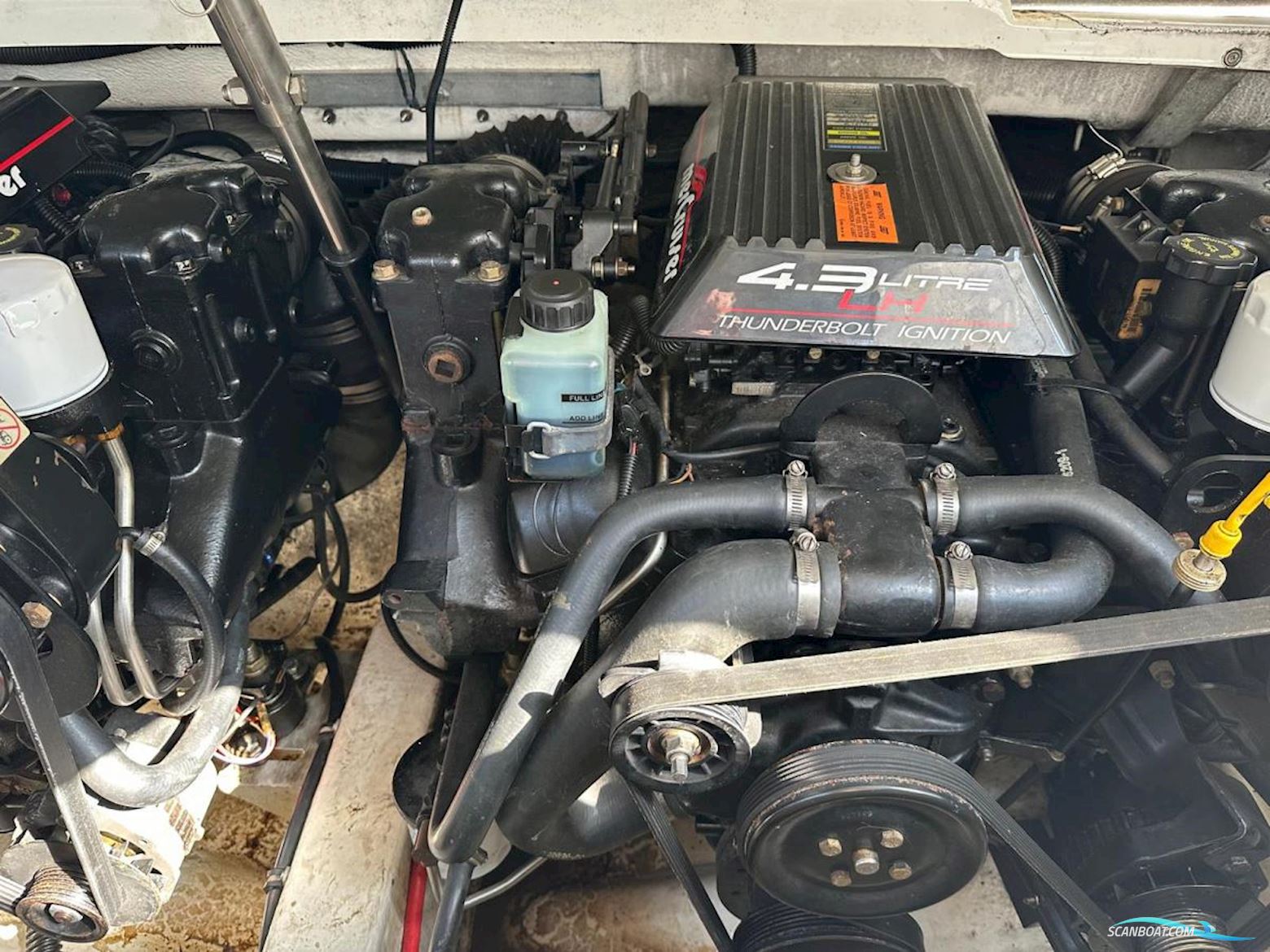 Formula  F-280 SS Cuddy cabin