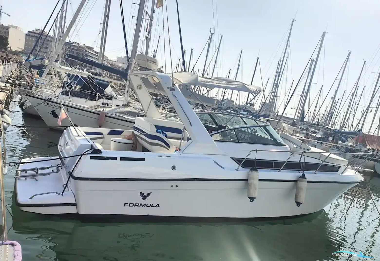 Formula 29 PC Express Cruiser Motorbåd 1991, med Volvo Penta motor, Spanien