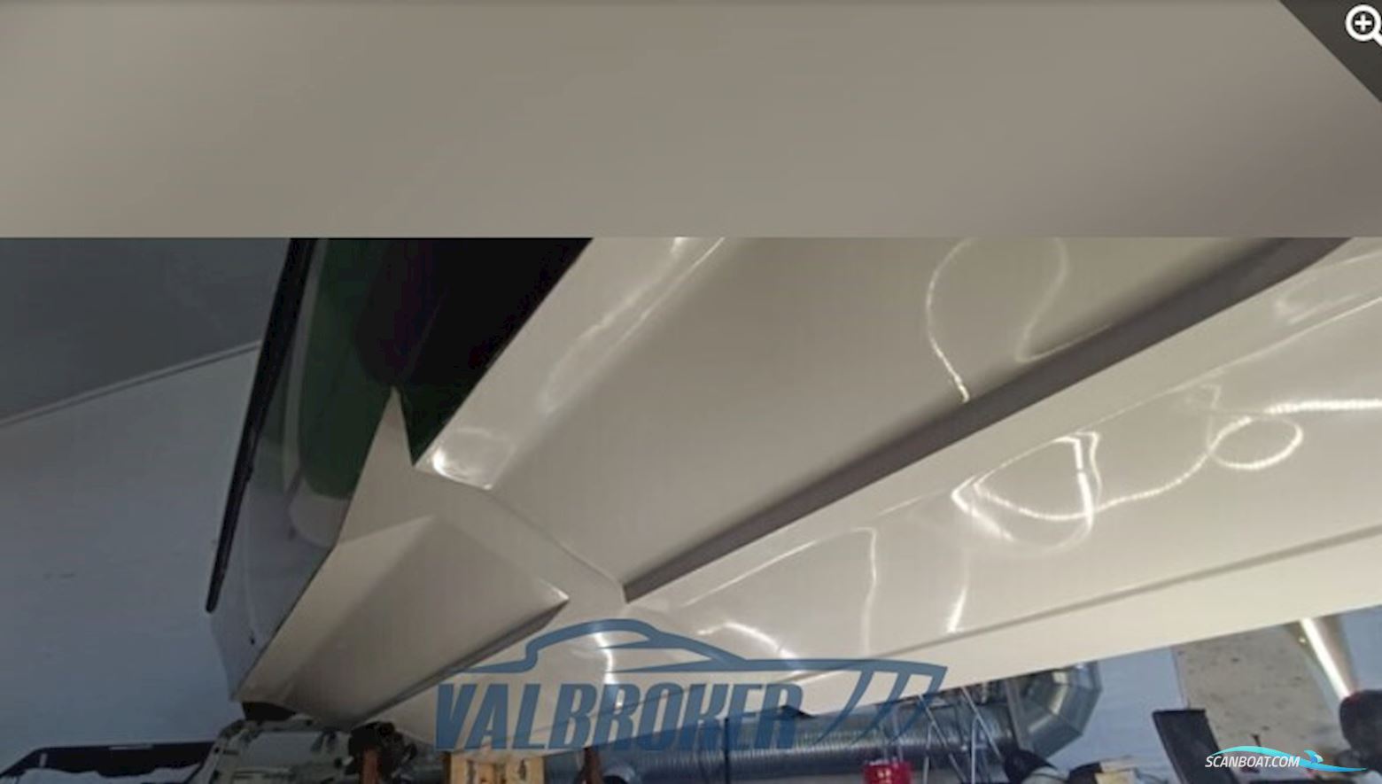 Fountain 38 Lightning