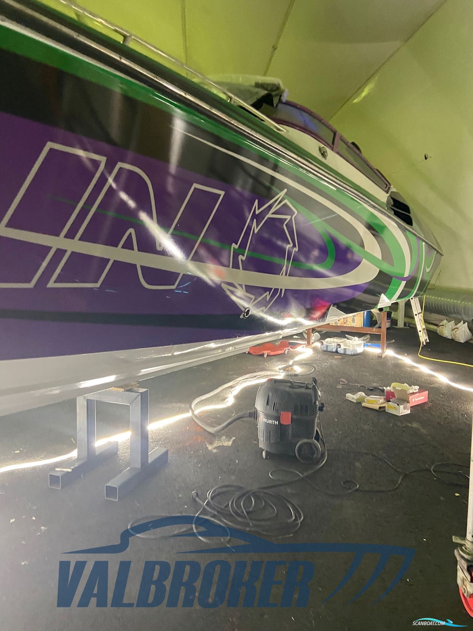 Fountain 38 Lightning