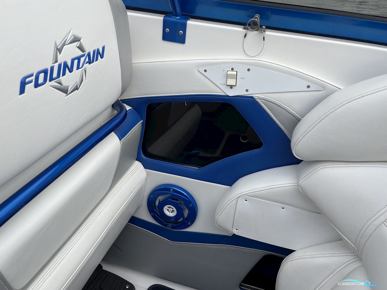 Fountain 47 Lightning