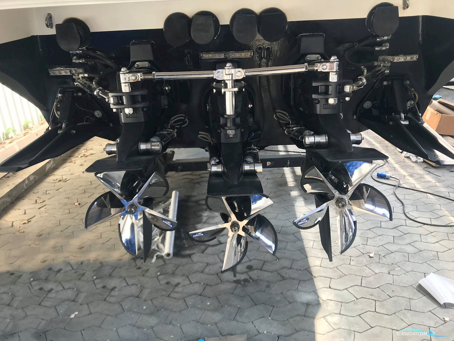 Fountain 47 Lightning