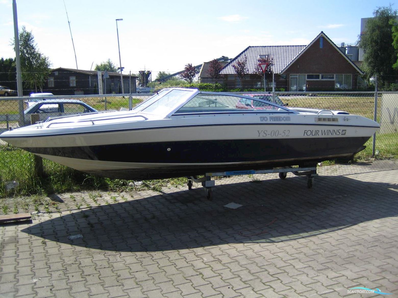 Four Winns 170 Freedom Closed Deck Motorbåd 1991, med Omc motor, Holland