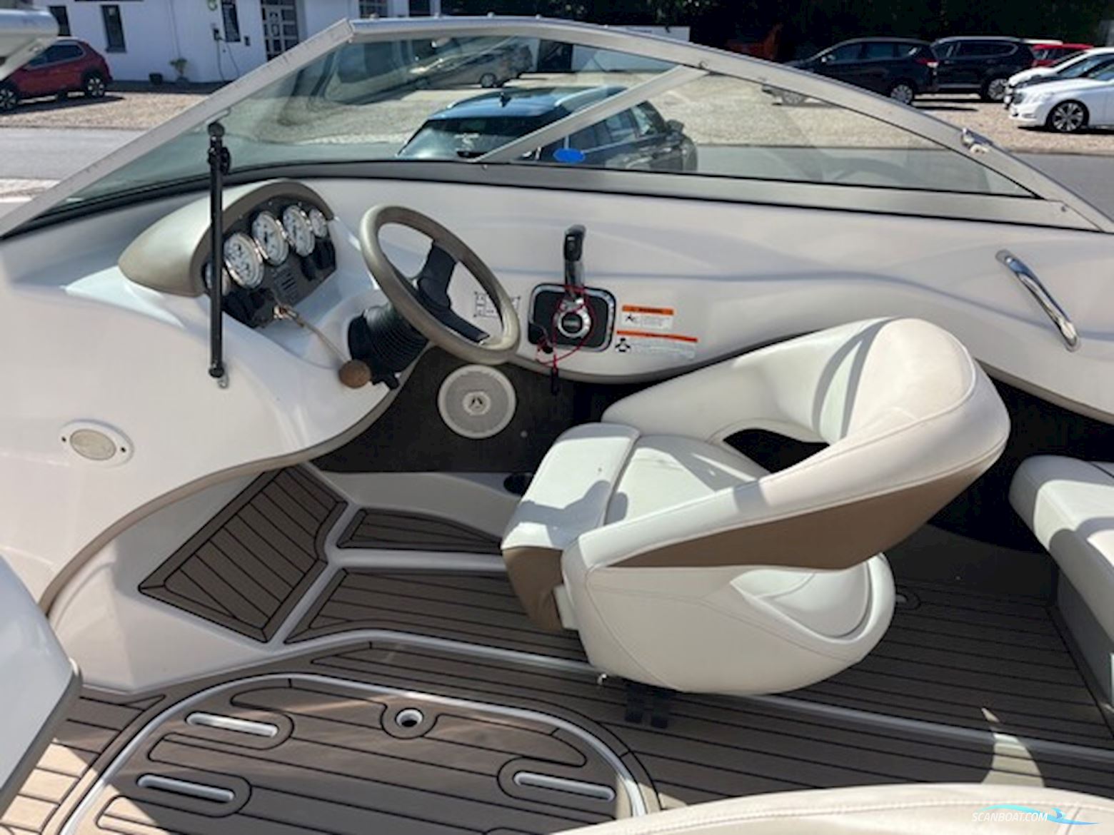 Four Winns H180 med 135 hk Volvo Penta 135 hk 3,0L 4 takt i/o og Brenderup bådtrailer - ENGROS SALG 