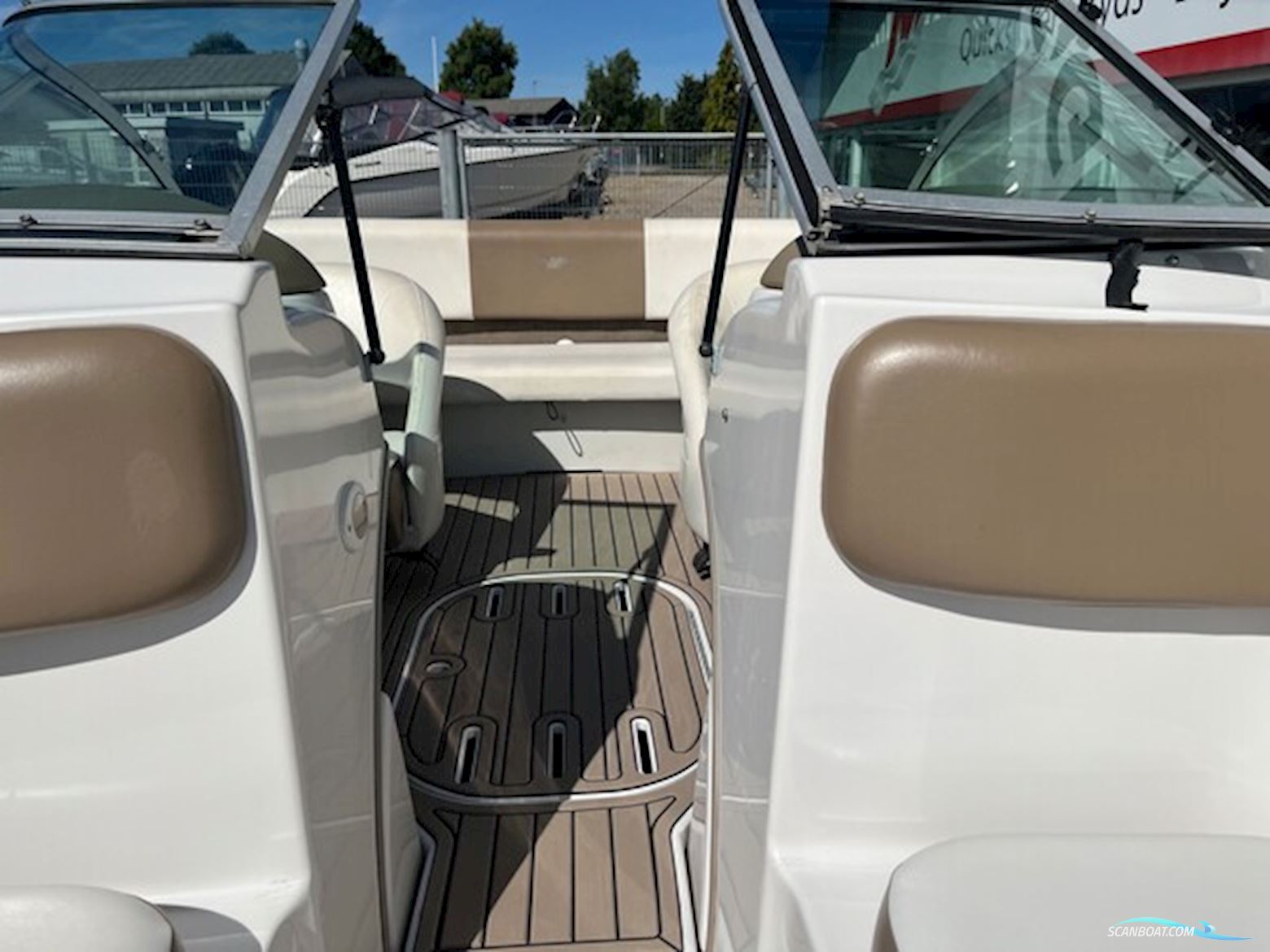 Four Winns H180 med 135 hk Volvo Penta 135 hk 3,0L 4 takt i/o og Brenderup bådtrailer - ENGROS SALG 