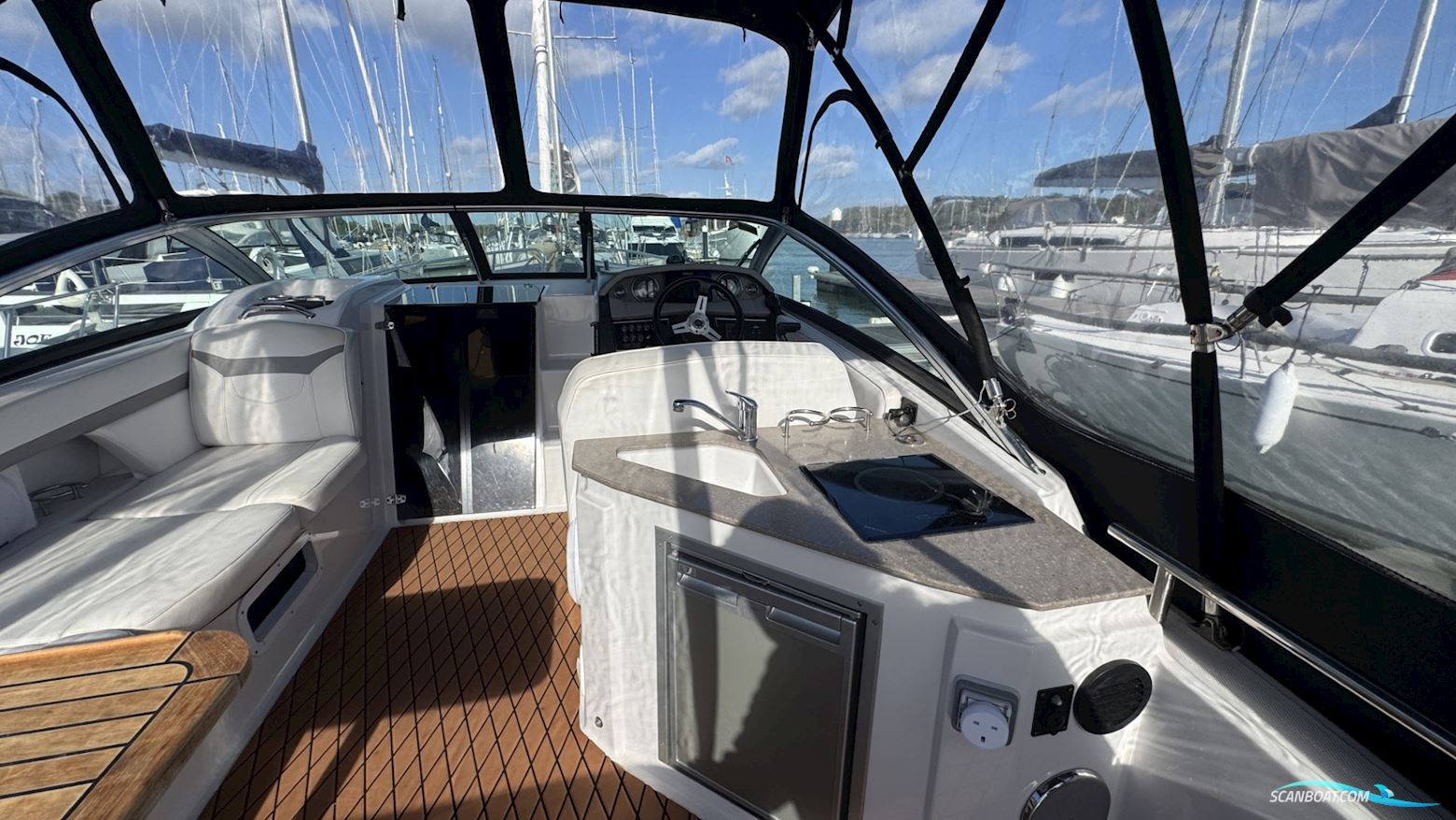 Four Winns V255