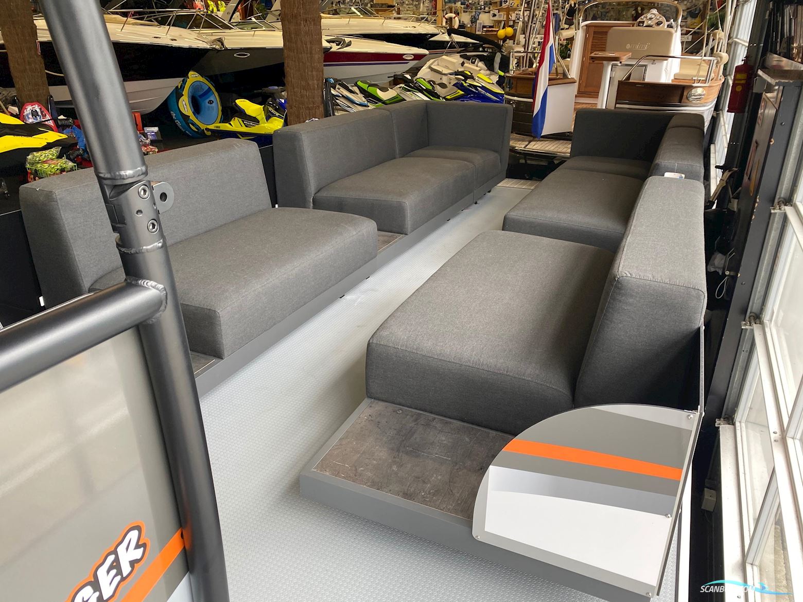 Funcruiser Pontoon 850 - NIEUW