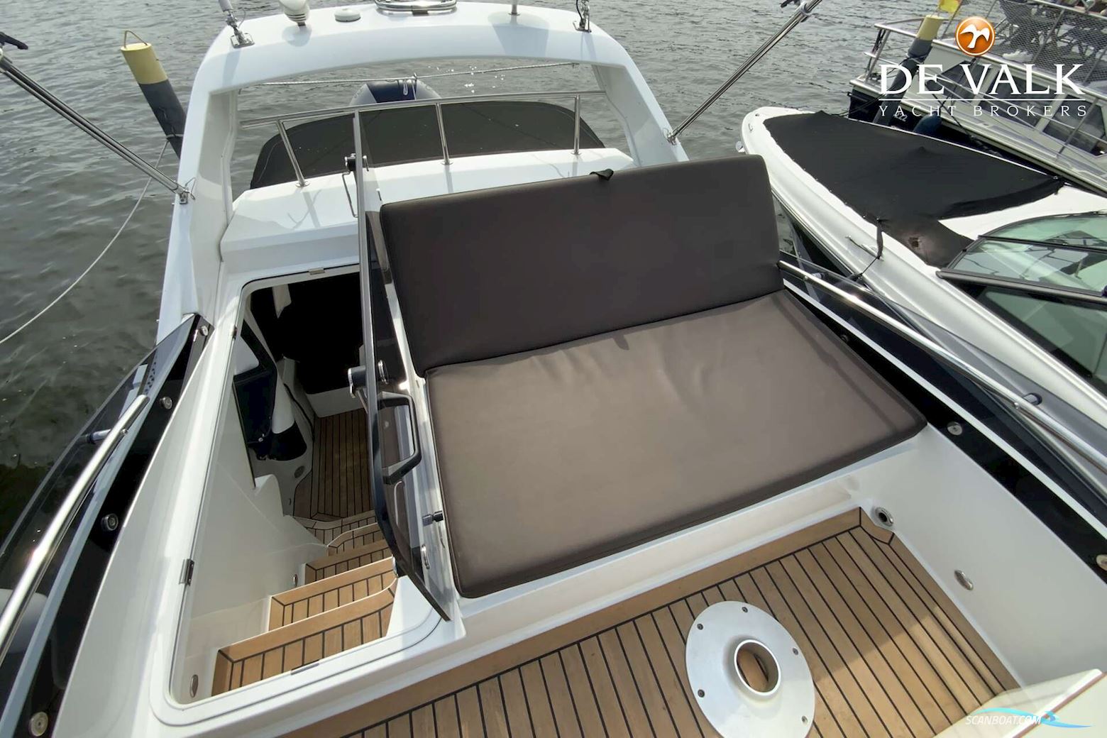 Galeon 300 Fly