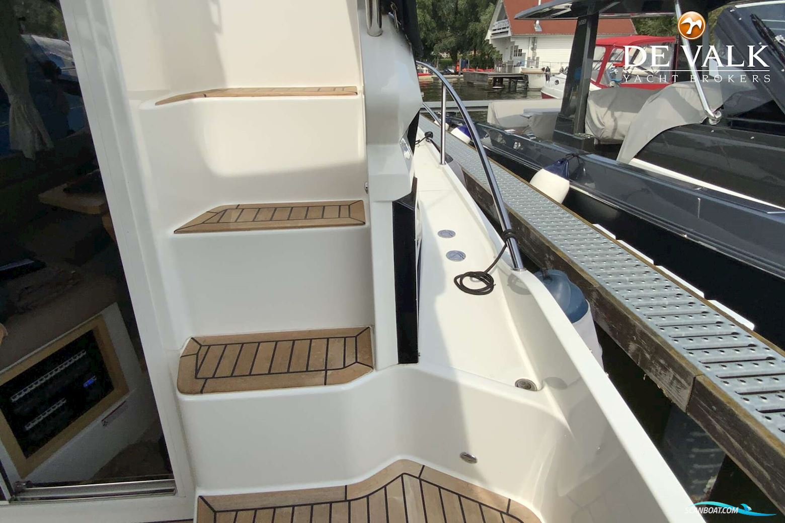 Galeon 300 Fly