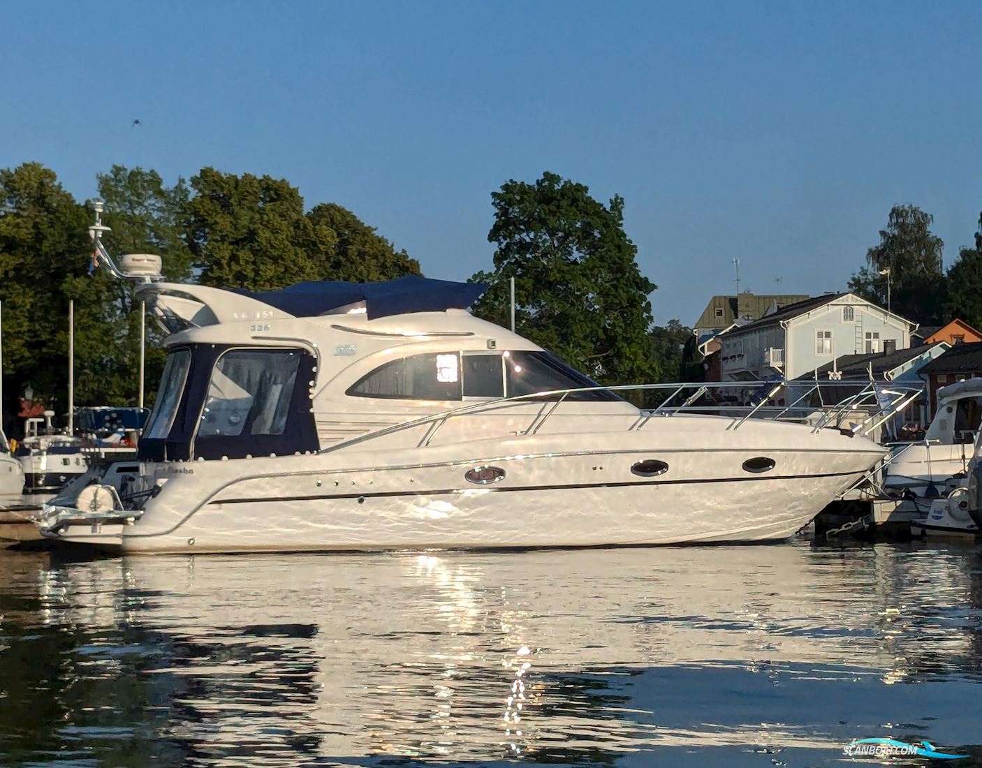 Galeon 330 Fly