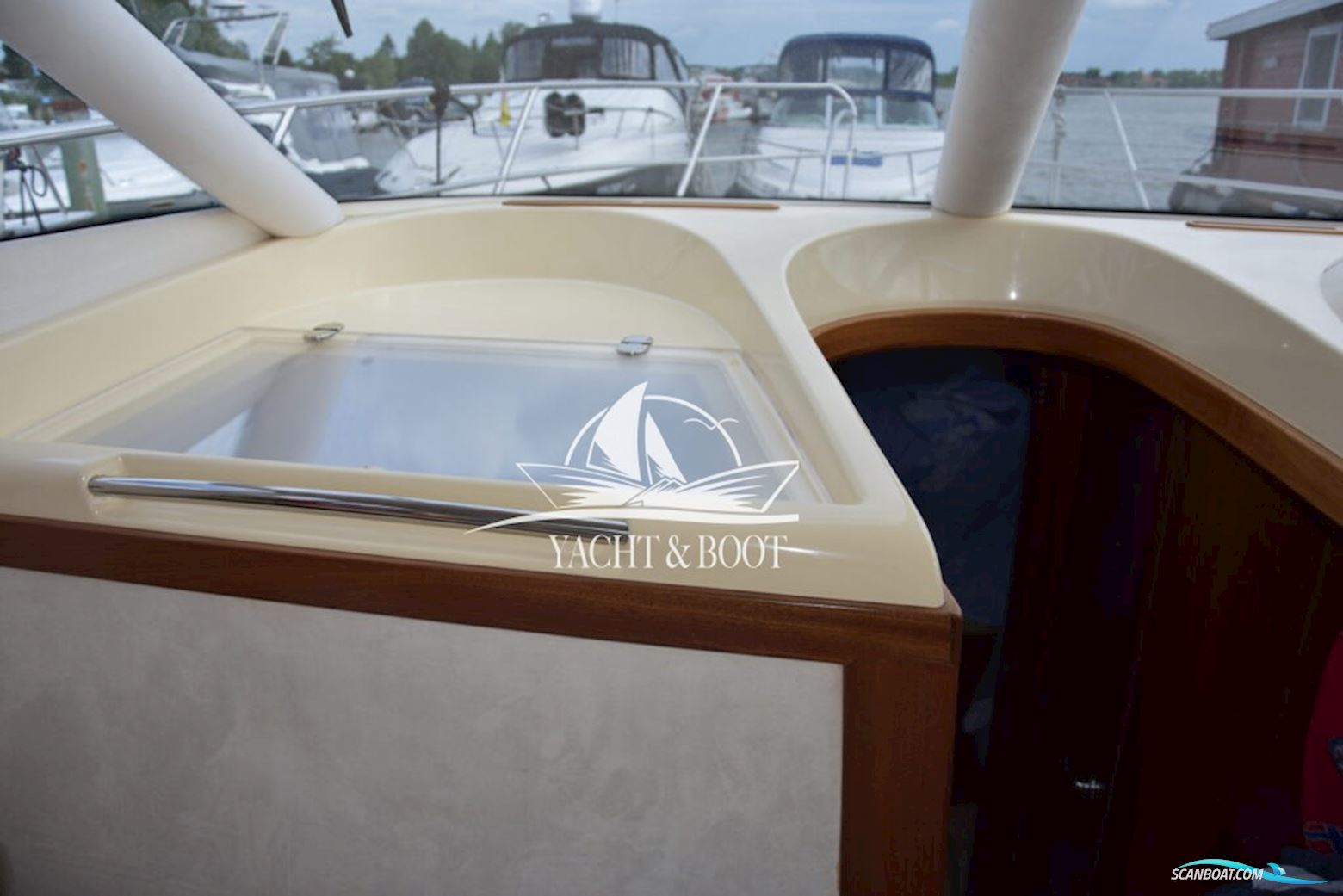 Galeon 330 Fly