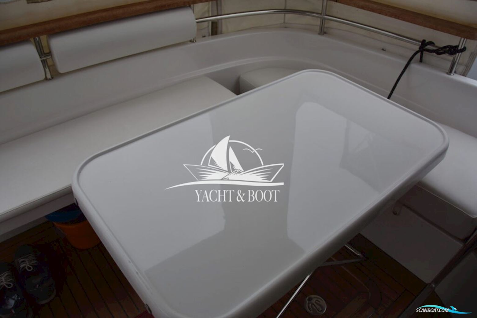 Galeon 330 Fly