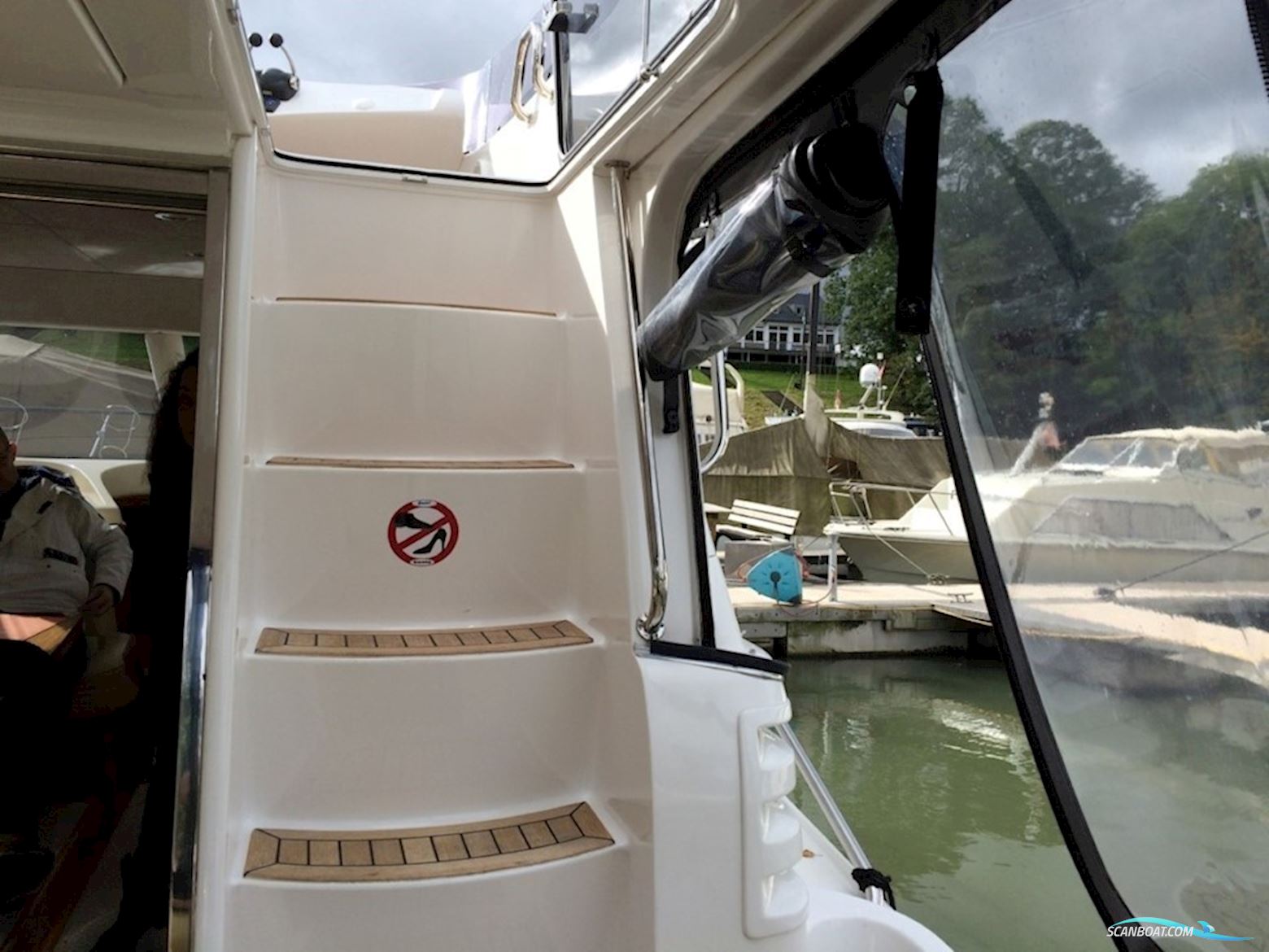 Galeon 330 Fly