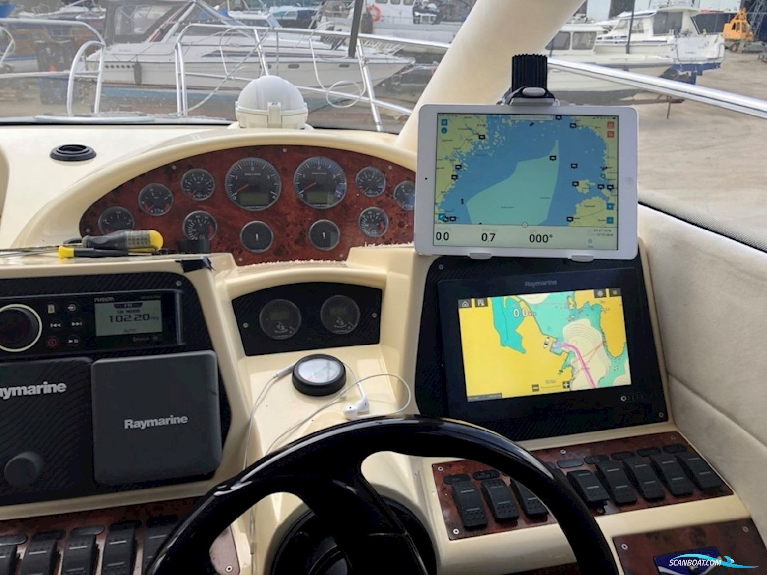 Galeon 330 Fly