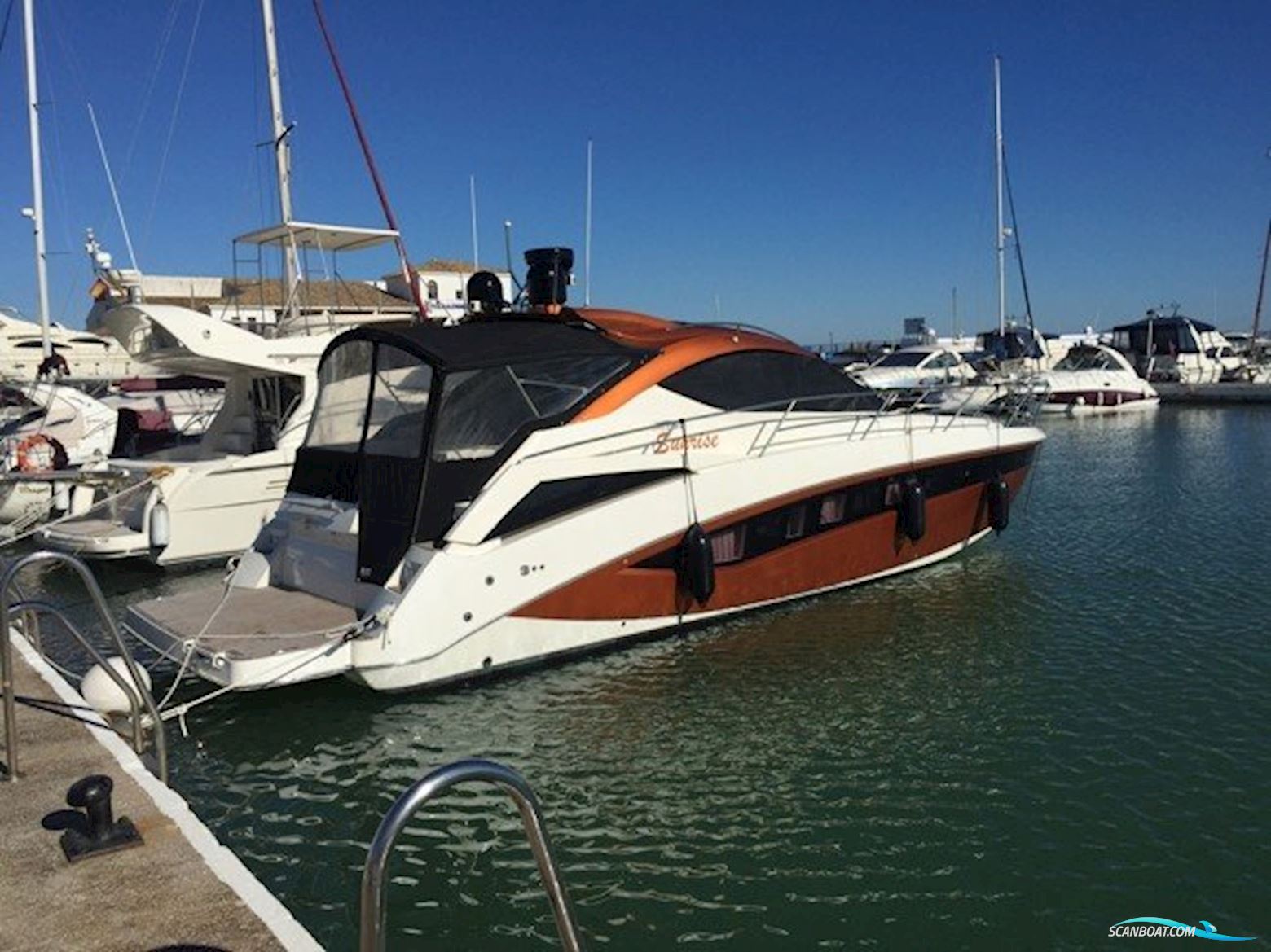 Galeon 385 Hts Motorbåd 2011, med Cummins 4.2 Joystick motor, Spanien