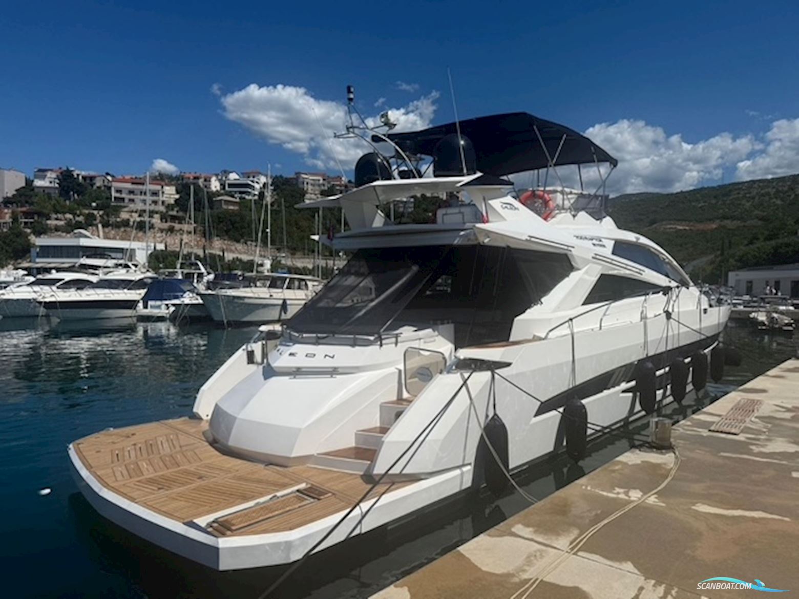 Galeon 700