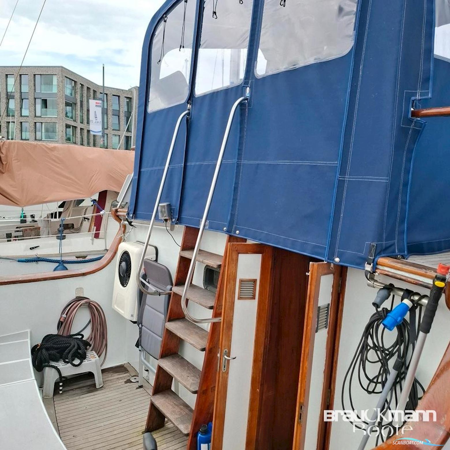 Gladstone Lyall & Co Aquila Queen 35