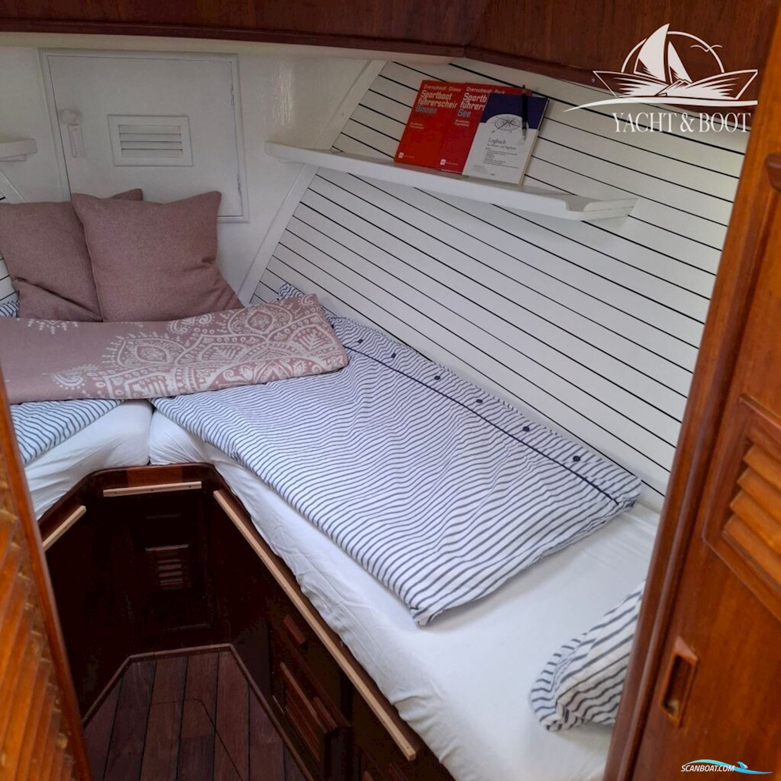 Gladstone Lyall & Co Aquila Queen Trawler 35