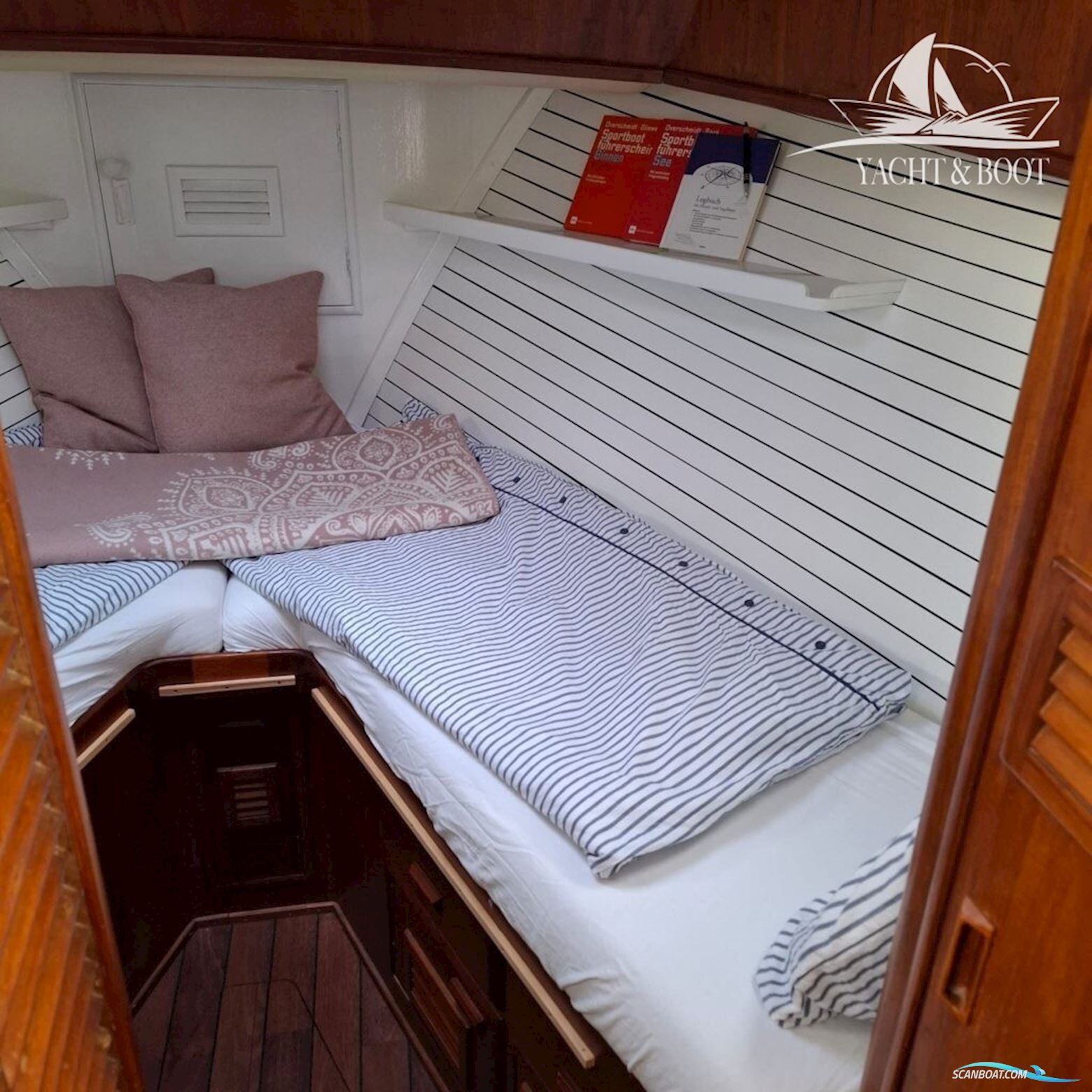 Gladstone Lyall & Co Aquila Queen Trawler 35