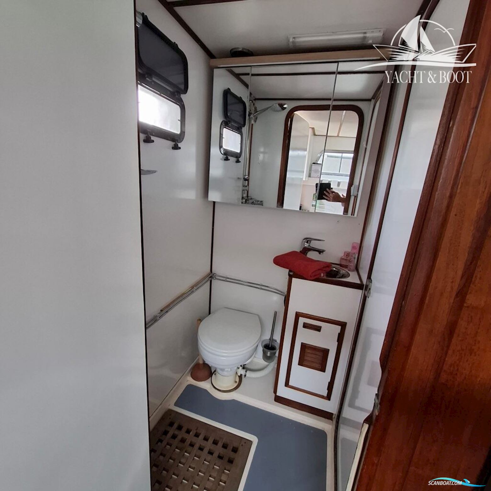 Gladstone Lyall & Co Gladstone Lyall & Co Aquila Queen Trawler 35